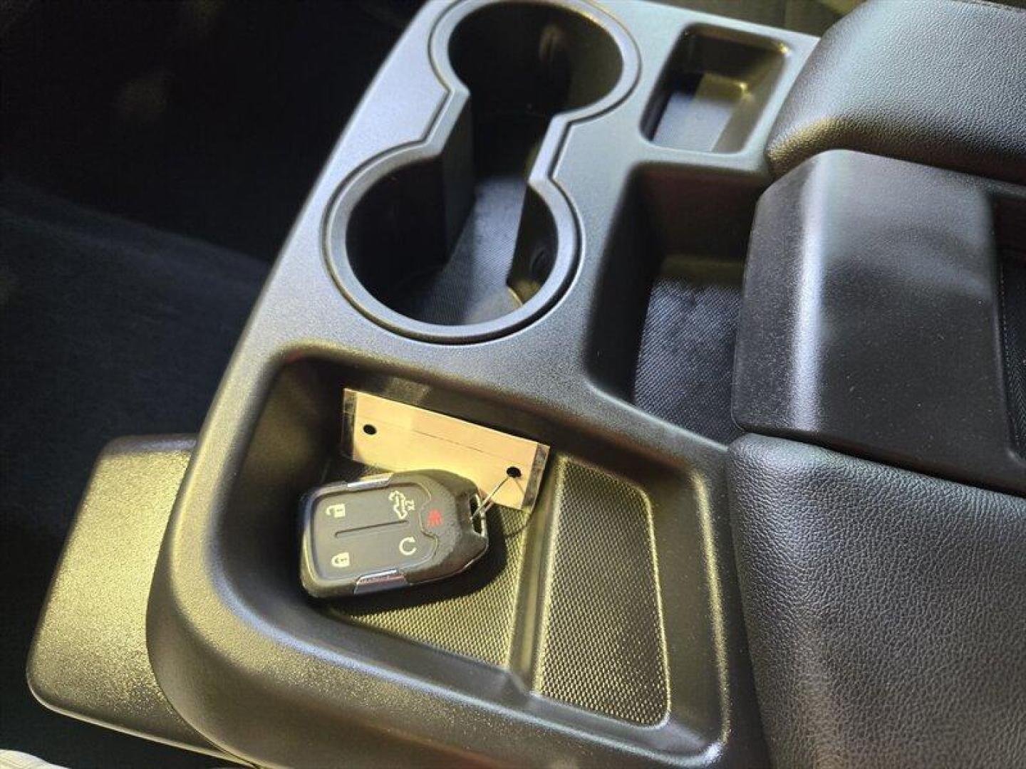 2020 Blue Chevrolet Silverado 1500 LT (3GCUYDEDXLG) with an EcoTec3 5.3L V8 355hp 383ft. lbs. engine, Automatic transmission, located at 25355 Eames Street, Channahon, IL, 60410, (815) 467-1807, 41.429108, -88.228432 - Photo#26