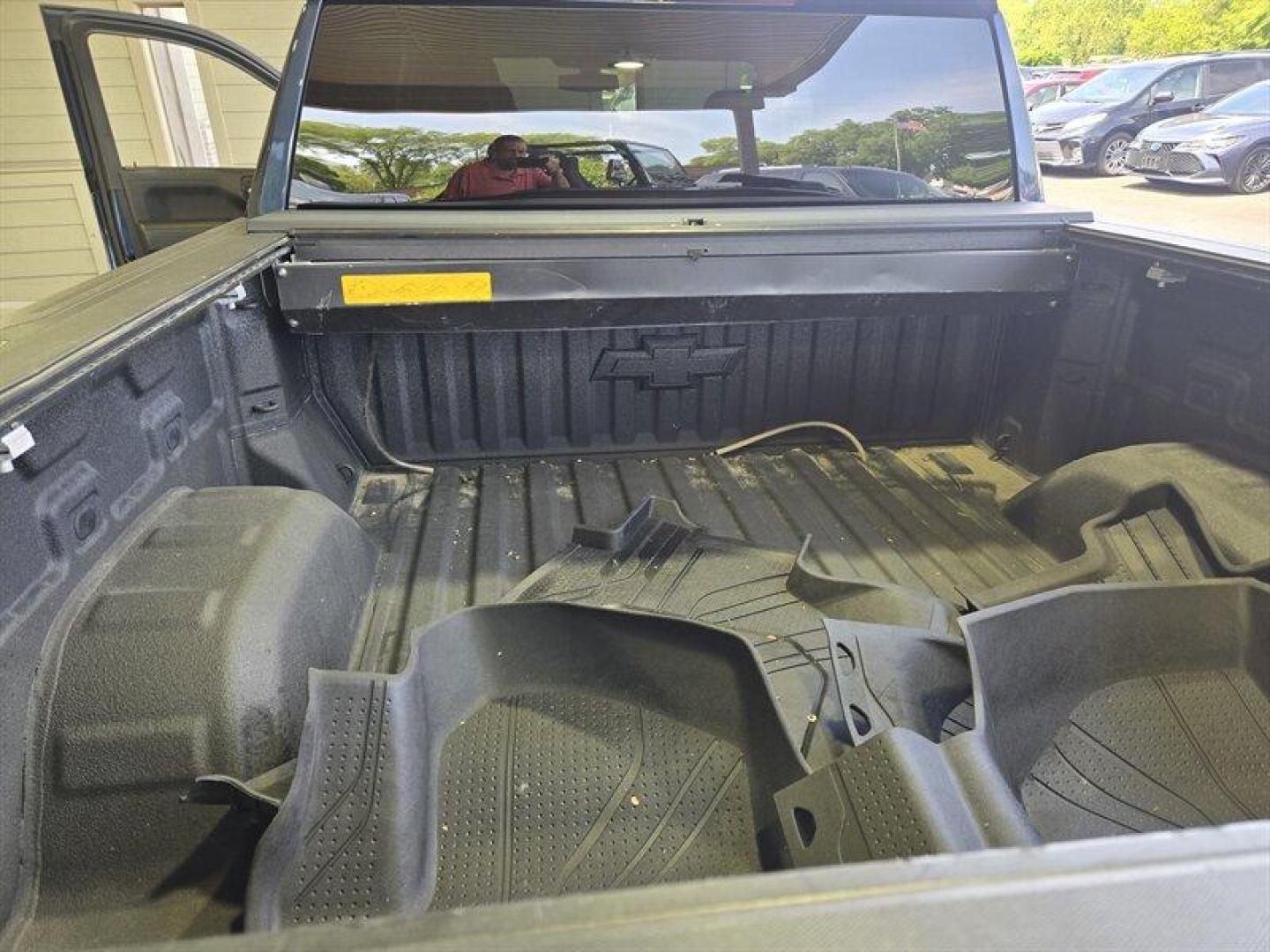 2020 Blue Chevrolet Silverado 1500 LT (3GCUYDEDXLG) with an EcoTec3 5.3L V8 355hp 383ft. lbs. engine, Automatic transmission, located at 25355 Eames Street, Channahon, IL, 60410, (815) 467-1807, 41.429108, -88.228432 - Photo#28
