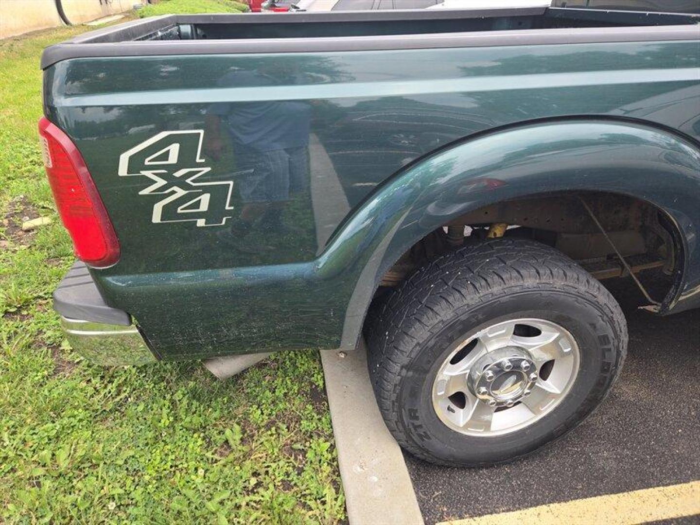 2012 Green Gem Metallic Ford F-250 XLT (1FT7X2B6XCE) with an 6.2L Flex Fuel V8 385hp 405ft. lbs. engine, Automatic transmission, located at 25355 Eames Street, Channahon, IL, 60410, (815) 467-1807, 41.429108, -88.228432 - ** TRADE IN WHOLESALE SPECIAL, HAS DAMAGE AND IS RUSTY BUT HAS LOW MILES AND NO WARNING LIGHTS ON THE DASH. SOLD AS-IS WE ARE NOT INSPECTING SO DO NOT KNOW WHAT IT MAY NEED MECHANICALLY. ** - Photo#8