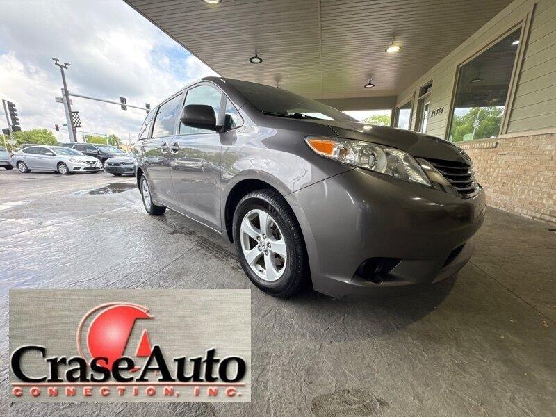 photo of 2017 Toyota Sienna LE 8-Passenger 