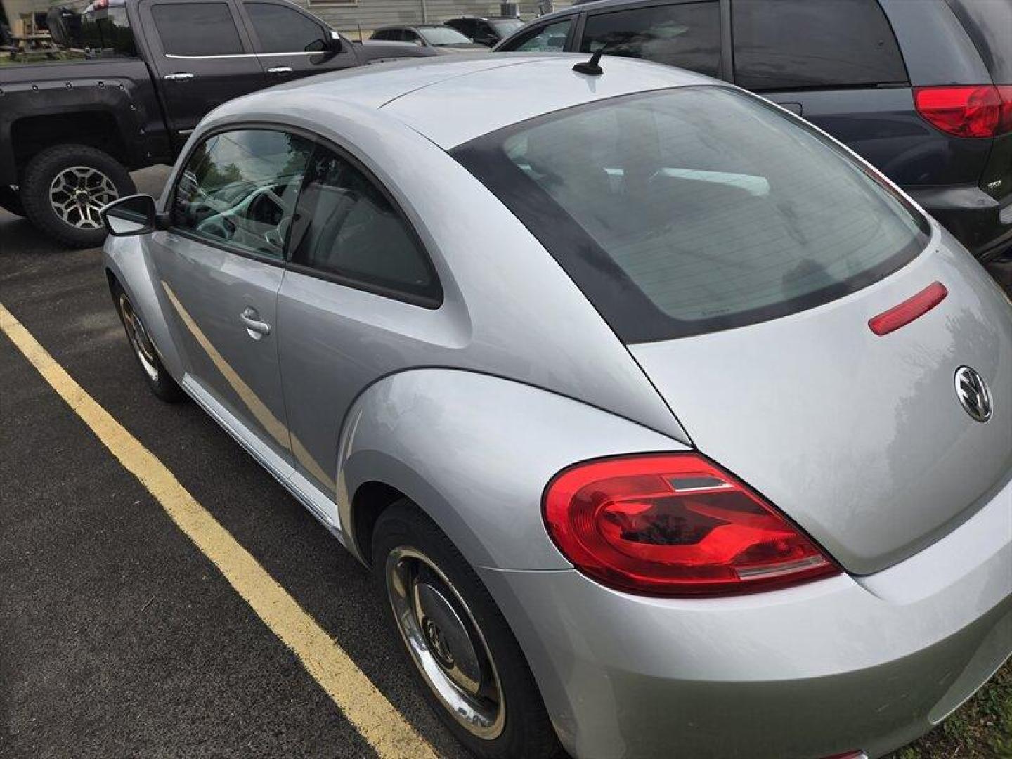 2012 Reflex Silver Metallic Volkswagen Beetle-Classic 2.5L (3VWJP7AT7CM) with an 2.5L I5 170hp 177ft. lbs. PZEV engine, Automatic transmission, located at 25355 Eames Street, Channahon, IL, 60410, (815) 467-1807, 41.429108, -88.228432 - ** LOCAL TRADE IN BEING SOLD AS-IS, HOOD LATCH BROKEN, NEEDS TIRES, BRAKES, AND SHOCKS. ** - Photo#1