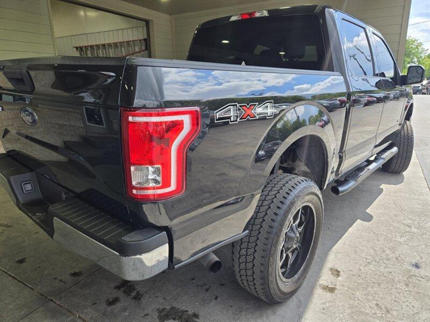 2015 Tuxedo Black Metallic/Magnetic Metallic Ford F-150 XLT (1FTEW1EP0FF) with an EcoBoost 2.7L Twin Turbo V6 325hp 375ft. lbs. engine, Automatic transmission, located at 25355 Eames Street, Channahon, IL, 60410, (815) 467-1807, 41.429108, -88.228432 - This 2015 Ford F-150 XLT comes equipped with a powerful EcoBoost 2.7L Twin Turbo V6 engine that delivers 325hp and 375ft. lbs. of torque. The exterior is finished in a sleek Tuxedo Black Metallic color, complemented by a comfortable Medium Earth Gray interior. As a factory default, this truck boas - Photo#4