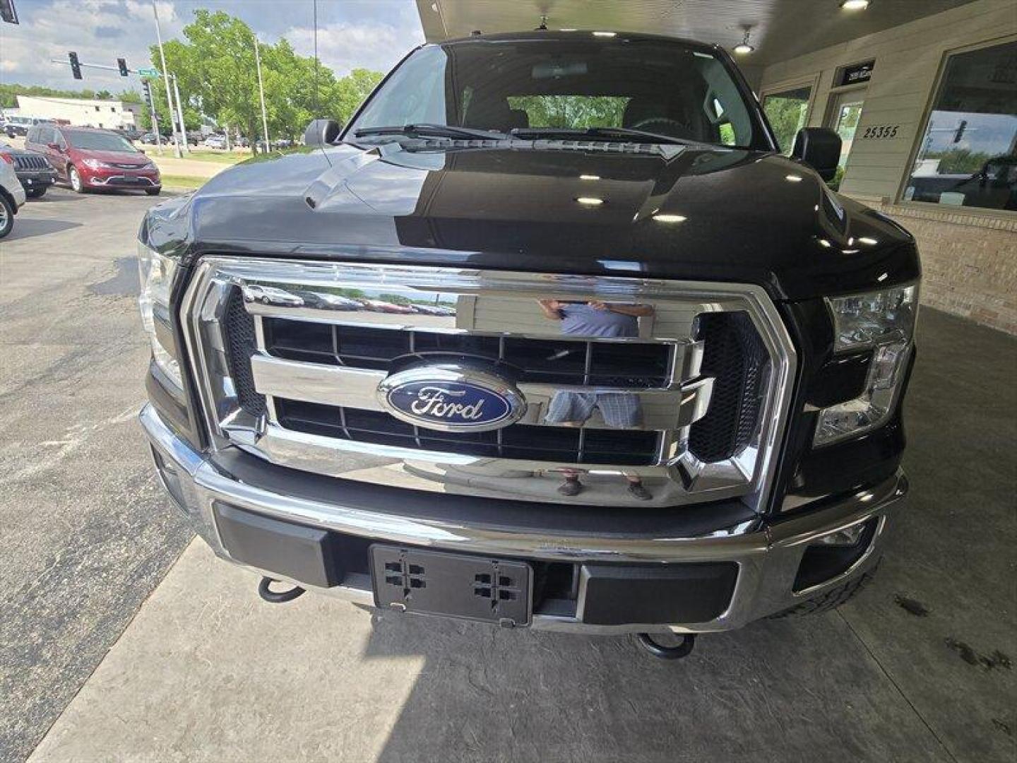 2015 Tuxedo Black Metallic/Magnetic Metallic Ford F-150 XLT (1FTEW1EP0FF) with an EcoBoost 2.7L Twin Turbo V6 325hp 375ft. lbs. engine, Automatic transmission, located at 25355 Eames Street, Channahon, IL, 60410, (815) 467-1807, 41.429108, -88.228432 - This 2015 Ford F-150 XLT comes equipped with a powerful EcoBoost 2.7L Twin Turbo V6 engine that delivers 325hp and 375ft. lbs. of torque. The exterior is finished in a sleek Tuxedo Black Metallic color, complemented by a comfortable Medium Earth Gray interior. As a factory default, this truck boas - Photo#9