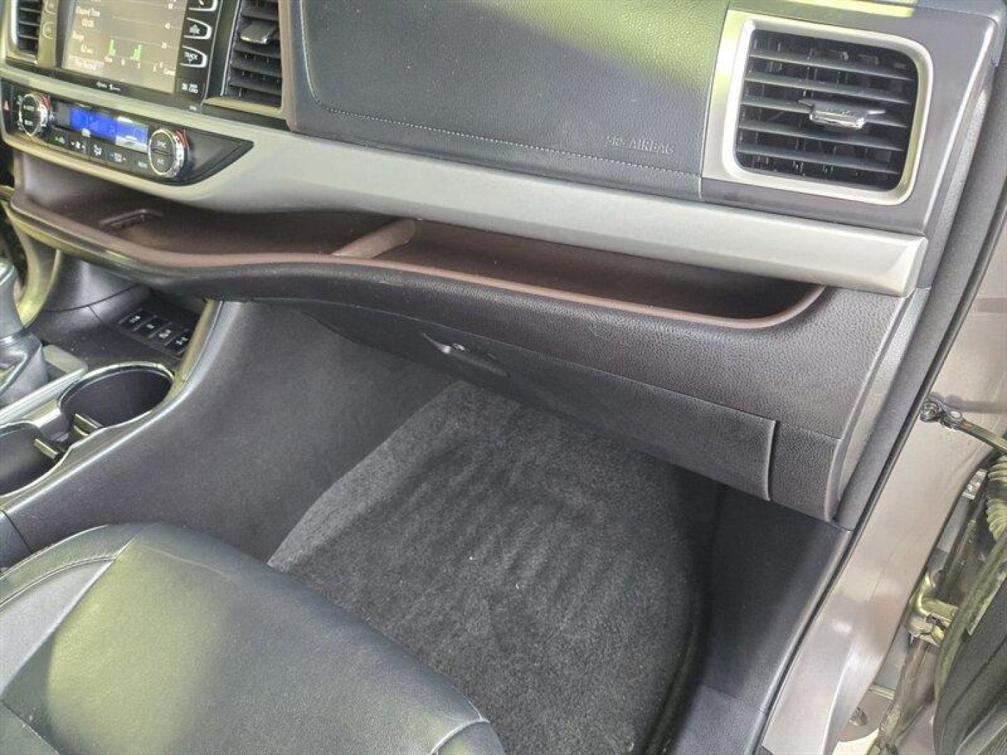 2015 Predawn Gray Mica Toyota Highlander XLE V6 (5TDJKRFH5FS) with an 3.5L V6 270hp 248ft. lbs. engine, Automatic transmission, located at 25355 Eames Street, Channahon, IL, 60410, (815) 467-1807, 41.429108, -88.228432 - Conquer the roads in this powerhouse of a machine - the 2015 Toyota Highlander XLE! Equipped with a robust 3.5L V6 engine, delivering a heart-pounding 270hp and 248ft. lbs. of torque, this SUV is built for thrill-seekers and adventurers alike. Step inside the lap of luxury with the Black interior, - Photo#35