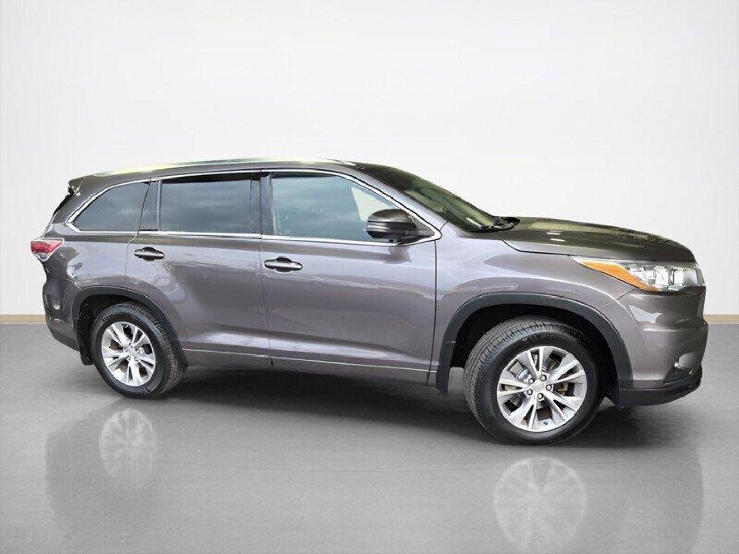 2015 Predawn Gray Mica Toyota Highlander XLE V6 (5TDJKRFH5FS) with an 3.5L V6 270hp 248ft. lbs. engine, Automatic transmission, located at 25355 Eames Street, Channahon, IL, 60410, (815) 467-1807, 41.429108, -88.228432 - Conquer the roads in this powerhouse of a machine - the 2015 Toyota Highlander XLE! Equipped with a robust 3.5L V6 engine, delivering a heart-pounding 270hp and 248ft. lbs. of torque, this SUV is built for thrill-seekers and adventurers alike. Step inside the lap of luxury with the Black interior, - Photo#1