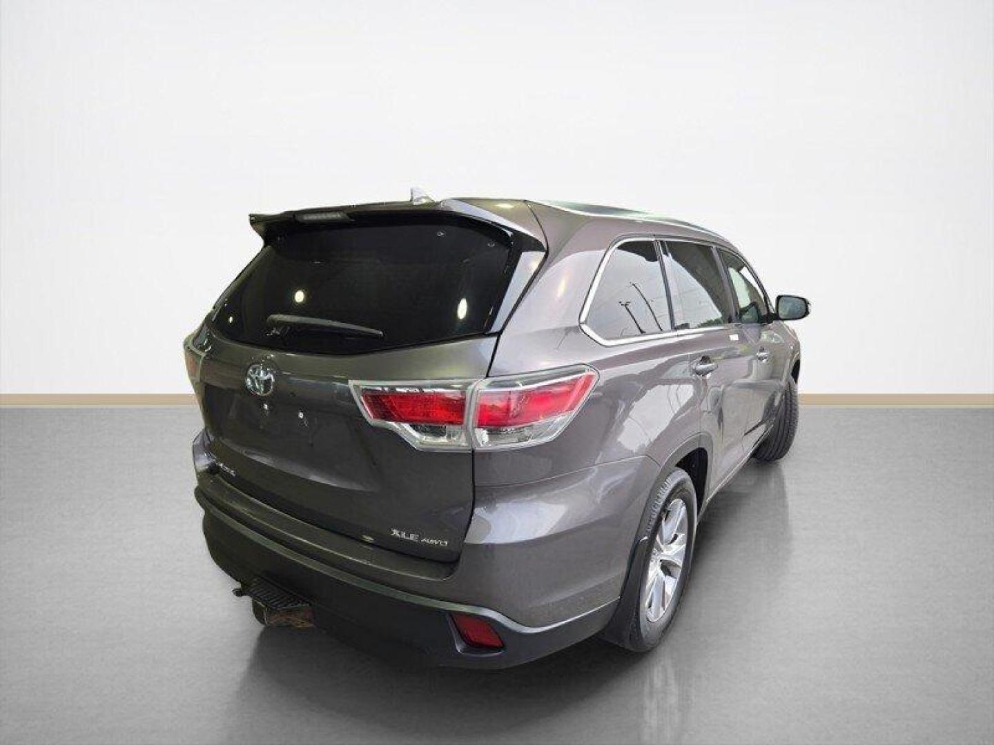 2015 Predawn Gray Mica Toyota Highlander XLE V6 (5TDJKRFH5FS) with an 3.5L V6 270hp 248ft. lbs. engine, Automatic transmission, located at 25355 Eames Street, Channahon, IL, 60410, (815) 467-1807, 41.429108, -88.228432 - Conquer the roads in this powerhouse of a machine - the 2015 Toyota Highlander XLE! Equipped with a robust 3.5L V6 engine, delivering a heart-pounding 270hp and 248ft. lbs. of torque, this SUV is built for thrill-seekers and adventurers alike. Step inside the lap of luxury with the Black interior, - Photo#3