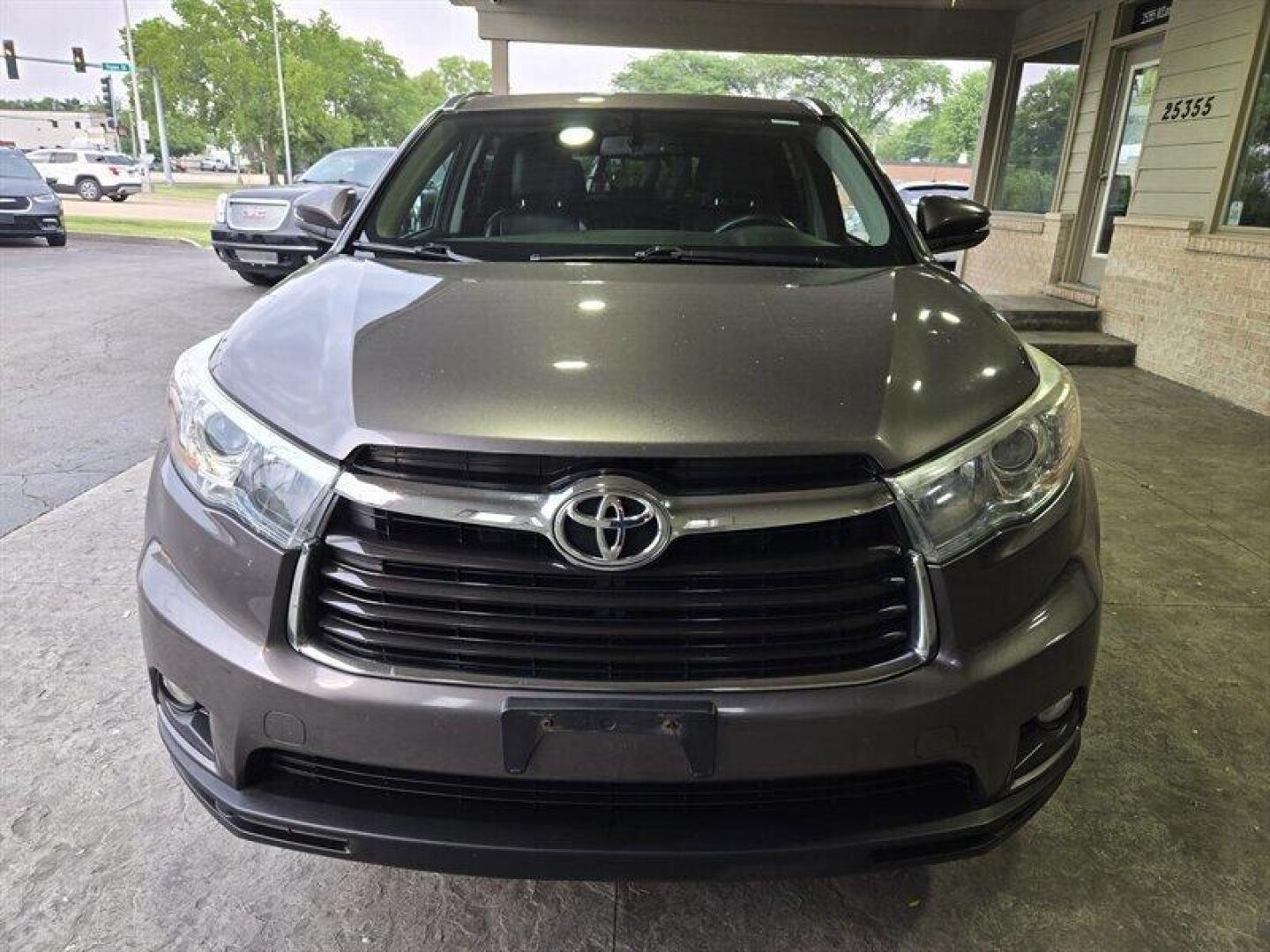 2015 Predawn Gray Mica Toyota Highlander XLE V6 (5TDJKRFH5FS) with an 3.5L V6 270hp 248ft. lbs. engine, Automatic transmission, located at 25355 Eames Street, Channahon, IL, 60410, (815) 467-1807, 41.429108, -88.228432 - Conquer the roads in this powerhouse of a machine - the 2015 Toyota Highlander XLE! Equipped with a robust 3.5L V6 engine, delivering a heart-pounding 270hp and 248ft. lbs. of torque, this SUV is built for thrill-seekers and adventurers alike. Step inside the lap of luxury with the Black interior, - Photo#8