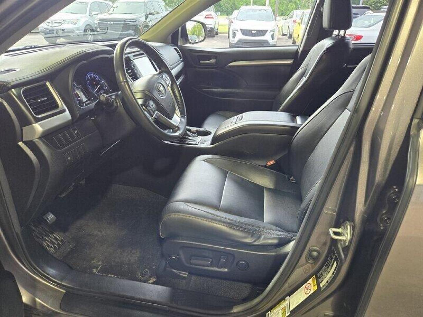 2015 Predawn Gray Mica Toyota Highlander XLE V6 (5TDJKRFH5FS) with an 3.5L V6 270hp 248ft. lbs. engine, Automatic transmission, located at 25355 Eames Street, Channahon, IL, 60410, (815) 467-1807, 41.429108, -88.228432 - Conquer the roads in this powerhouse of a machine - the 2015 Toyota Highlander XLE! Equipped with a robust 3.5L V6 engine, delivering a heart-pounding 270hp and 248ft. lbs. of torque, this SUV is built for thrill-seekers and adventurers alike. Step inside the lap of luxury with the Black interior, - Photo#12