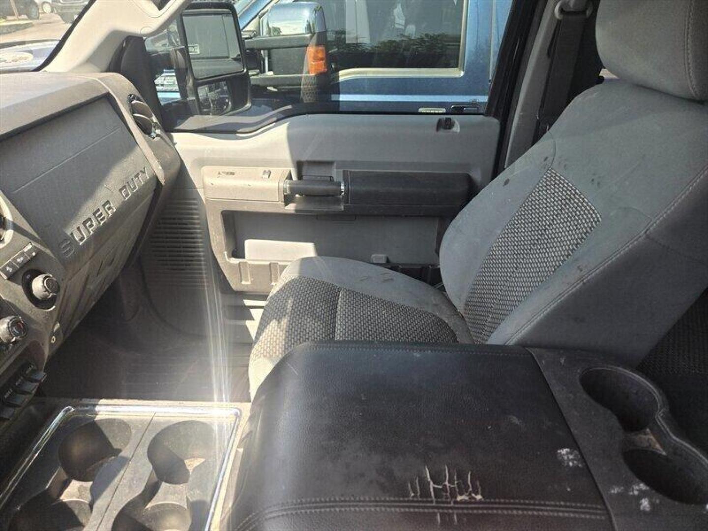 2012 Black Ford F-250 XLT (1FT7X2B63CE) with an 6.2L Flex Fuel V8 385hp 405ft. lbs. engine, Automatic transmission, located at 25355 Eames Street, Channahon, IL, 60410, (815) 467-1807, 41.429108, -88.228432 - ** LOCAL TRADE IN SPECIAL, AS-IS, PRICED TO MOVE, 8 FOOT BED, HAS RUST ON REAR WHEEL WELLS, ABS AND TRACTION LIGHTS ARE ON. ** - Photo#7