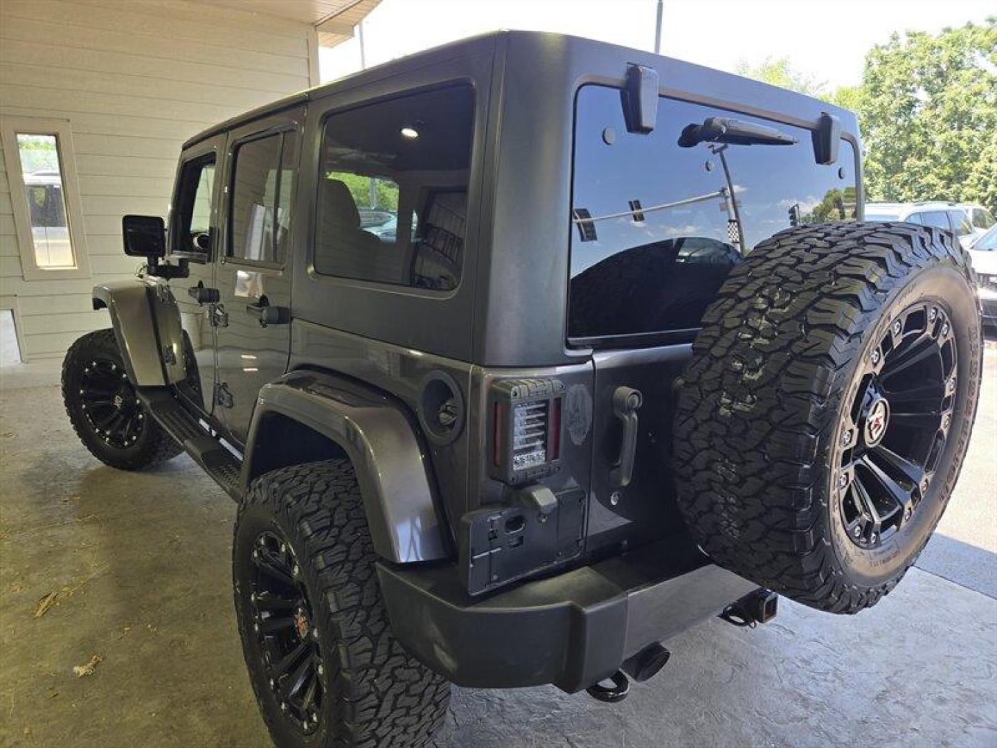 2016 Granite Crystal Metallic Clear Coat Jeep Wrangler Unlimited Sahara (1C4BJWEG3GL) with an 3.6L V6 285hp 260ft. lbs. engine, Automatic transmission, located at 25355 Eames Street, Channahon, IL, 60410, (815) 467-1807, 41.429108, -88.228432 - Introducing the 2016 Jeep Wrangler Unlimited Sahara, a rugged and versatile SUV ready to take on any adventure. Equipped with a powerful 3.6L V6 engine producing 285 horsepower and 260 ft. lbs. of torque, this vehicle offers both performance and capability. Straight from the factory, the 2016 Jeep - Photo#4