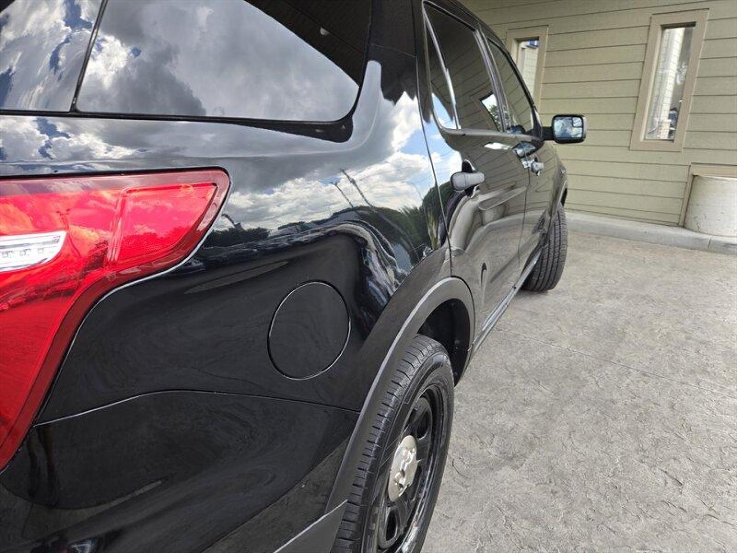 2015 Ebony Ford Explorer (1FM5K8ARXFG) with an 3.7L V6 304hp 279ft. lbs. engine, Automatic transmission, located at 25355 Eames Street, Channahon, IL, 60410, (815) 467-1807, 41.429108, -88.228432 - Looking for a vehicle that commands respect on the road? Look no further than this 2015 Ford Explorer Police Interceptor Utility in sleek Shadow Black exterior and Charcoal Black interior. Powered by a robust 3.7L V6 engine pumping out 304hp and 279ft. lbs. of torque, this beast means business. Whe - Photo#5