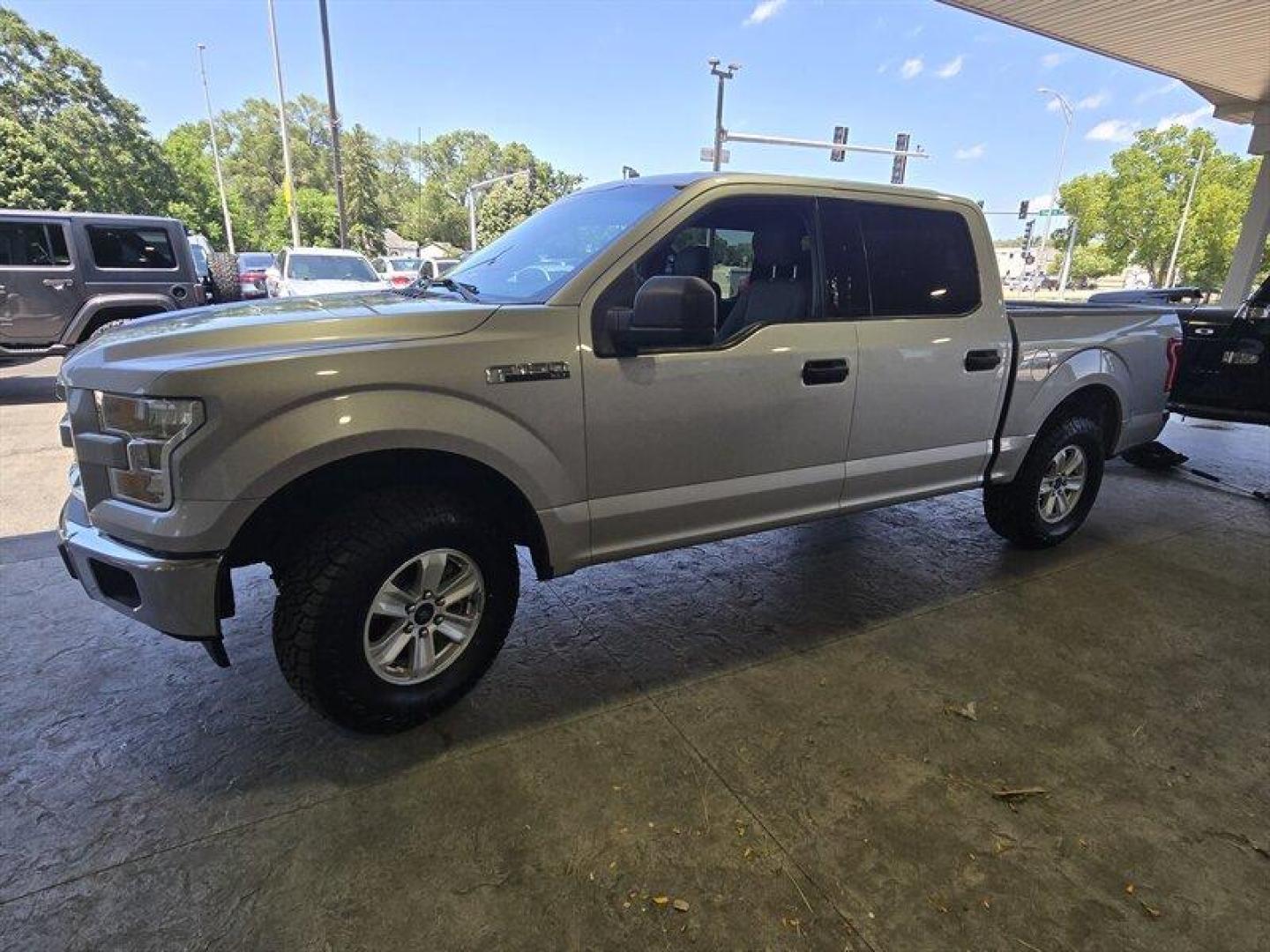 2017 Ingot Silver Ford F-150 XLT (1FTEW1CF8HK) with an 5.0L Flex Fuel V8 385hp 387ft. lbs. engine, Automatic transmission, located at 25355 Eames Street, Channahon, IL, 60410, (815) 467-1807, 41.429108, -88.228432 - Introducing the majestic 2017 Ford F-150 XLT, a true titan on the road with its commanding presence and unparalleled performance. Beneath the hood lies a mighty 5.0L Flex Fuel V8 engine, delivering an impressive 385 horsepower and 387 ft. lbs. of torque, ensuring that every drive is a thrilling expe - Photo#6