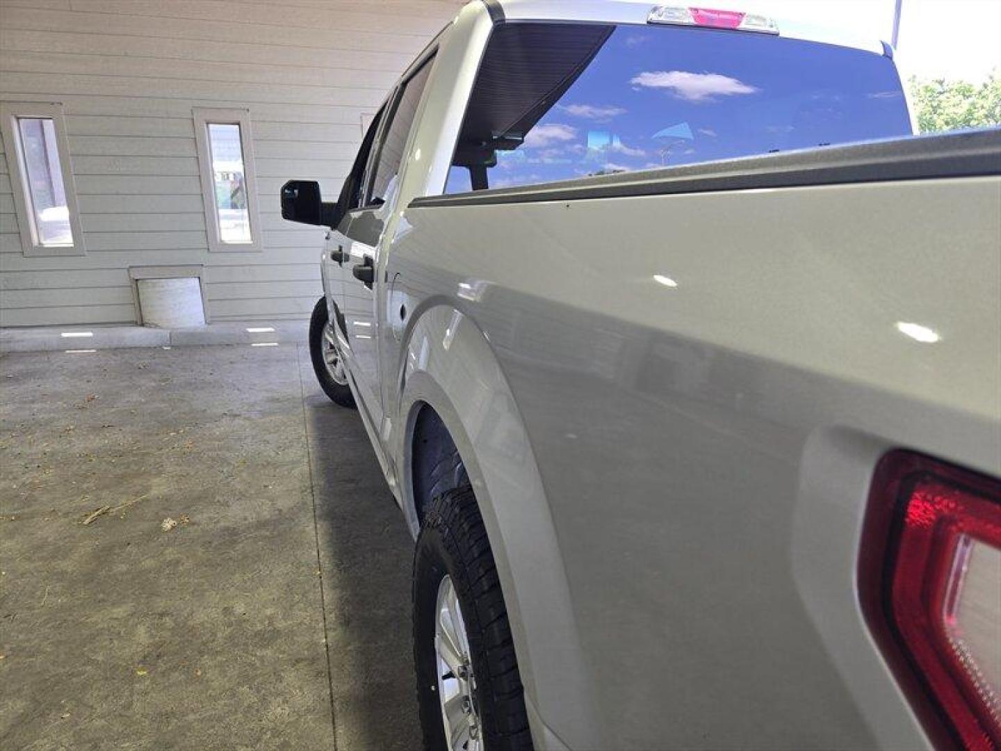 2017 Ingot Silver Ford F-150 XLT (1FTEW1CF8HK) with an 5.0L Flex Fuel V8 385hp 387ft. lbs. engine, Automatic transmission, located at 25355 Eames Street, Channahon, IL, 60410, (815) 467-1807, 41.429108, -88.228432 - Introducing the majestic 2017 Ford F-150 XLT, a true titan on the road with its commanding presence and unparalleled performance. Beneath the hood lies a mighty 5.0L Flex Fuel V8 engine, delivering an impressive 385 horsepower and 387 ft. lbs. of torque, ensuring that every drive is a thrilling expe - Photo#8