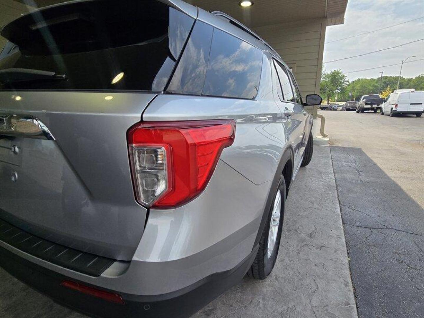 2022 Iconic Silver Ford Explorer XLT (1FMSK7DH9NG) with an EcoBoost 2.3L Turbo I4 300hp 310ft. lbs. engine, Automatic transmission, located at 25355 Eames Street, Channahon, IL, 60410, (815) 467-1807, 41.429108, -88.228432 - Introducing the exceptional 2022 Ford Explorer XLT, a pinnacle of power, style, and innovation! Beneath its sleek Iconic Silver exterior lies a potent EcoBoost 2.3L Turbo I4 engine, delivering an impressive 300hp and 310ft. lbs. of torque for an exhilarating driving experience. Step inside the luxu - Photo#10
