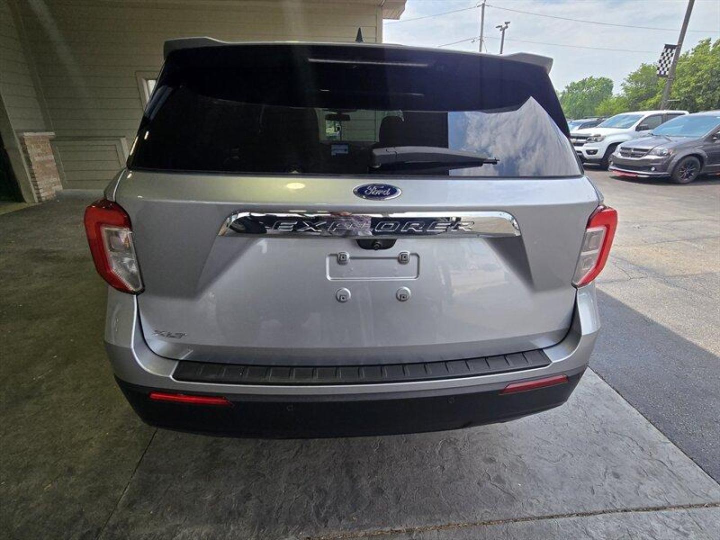 2022 Iconic Silver Ford Explorer XLT (1FMSK7DH9NG) with an EcoBoost 2.3L Turbo I4 300hp 310ft. lbs. engine, Automatic transmission, located at 25355 Eames Street, Channahon, IL, 60410, (815) 467-1807, 41.429108, -88.228432 - Introducing the exceptional 2022 Ford Explorer XLT, a pinnacle of power, style, and innovation! Beneath its sleek Iconic Silver exterior lies a potent EcoBoost 2.3L Turbo I4 engine, delivering an impressive 300hp and 310ft. lbs. of torque for an exhilarating driving experience. Step inside the luxu - Photo#4