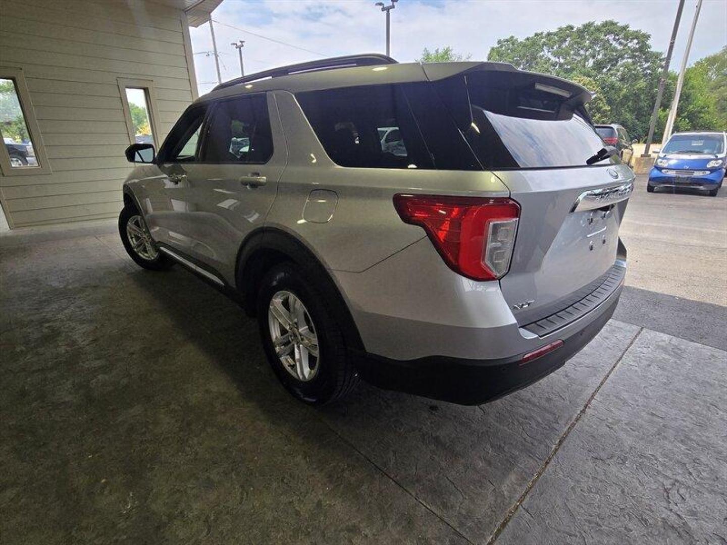 2022 Iconic Silver Ford Explorer XLT (1FMSK7DH9NG) with an EcoBoost 2.3L Turbo I4 300hp 310ft. lbs. engine, Automatic transmission, located at 25355 Eames Street, Channahon, IL, 60410, (815) 467-1807, 41.429108, -88.228432 - Introducing the exceptional 2022 Ford Explorer XLT, a pinnacle of power, style, and innovation! Beneath its sleek Iconic Silver exterior lies a potent EcoBoost 2.3L Turbo I4 engine, delivering an impressive 300hp and 310ft. lbs. of torque for an exhilarating driving experience. Step inside the luxu - Photo#5