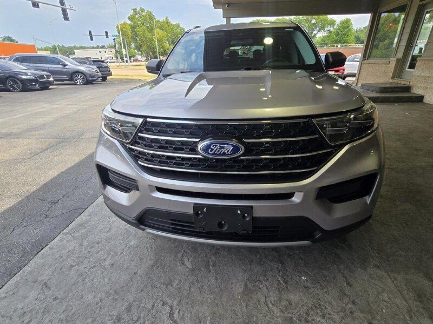 2022 Iconic Silver Ford Explorer XLT (1FMSK7DH9NG) with an EcoBoost 2.3L Turbo I4 300hp 310ft. lbs. engine, Automatic transmission, located at 25355 Eames Street, Channahon, IL, 60410, (815) 467-1807, 41.429108, -88.228432 - Introducing the exceptional 2022 Ford Explorer XLT, a pinnacle of power, style, and innovation! Beneath its sleek Iconic Silver exterior lies a potent EcoBoost 2.3L Turbo I4 engine, delivering an impressive 300hp and 310ft. lbs. of torque for an exhilarating driving experience. Step inside the luxu - Photo#8