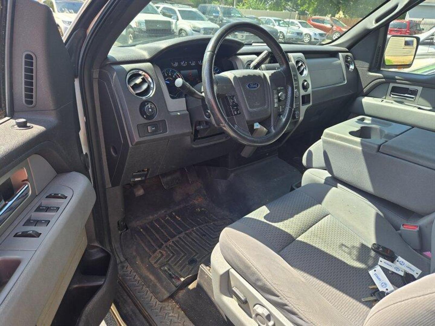 2011 Oxford White Ford F-150 XLT (1FTFX1ET3BF) with an EcoBoost 3.5L Twin Turbo V6 365hp 420ft. lbs. engine, Automatic transmission, located at 25355 Eames Street, Channahon, IL, 60410, (815) 467-1807, 41.429108, -88.228432 - ** LOCAL TRADE IN, WHOLESALE AS-IS SPECIAL, HAS RUST ON ROCKERS, DAMAGE ON DRIVERS DOOR, SERVICE 4X4 LIGHT, HAS GREAT TIRES. ** This 2011 Ford F-150 XLT in Oxford White with a Steel interior boasts a powerful EcoBoost 3.5L Twin Turbo V6 engine, delivering 365hp and 420ft. lbs. of torque. With below - Photo#7