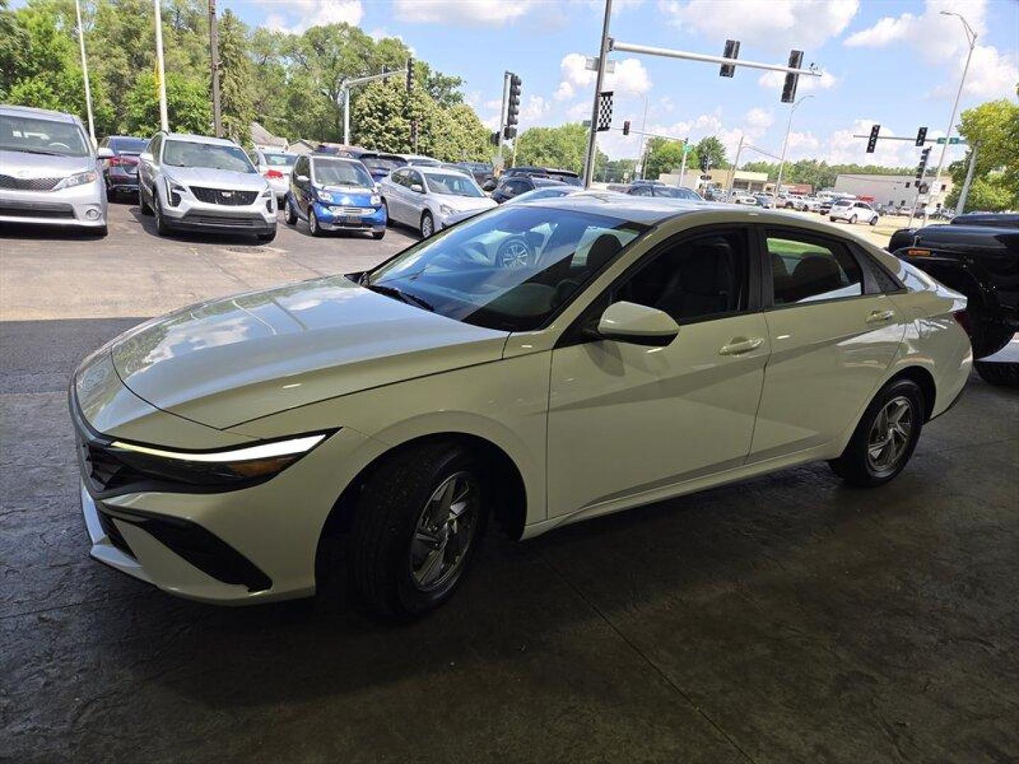 2024 Serenity White Pearl Hyundai ELANTRA SE (KMHLL4DG9RU) with an 2.0L I4 147hp 132ft. lbs. engine, Automatic transmission, located at 25355 Eames Street, Channahon, IL, 60410, (815) 467-1807, 41.429108, -88.228432 - Get ready to turn heads in the 2024 Hyundai ELANTRA SE in the stunning Serenity White Pearl exterior color. This sleek sedan is powered by a feisty 2.0L I4 engine, boasting 147hp and 132ft. lbs. of torque to give you that extra kick when you need it. Step inside the ELANTRA SE and experience the ul - Photo#6