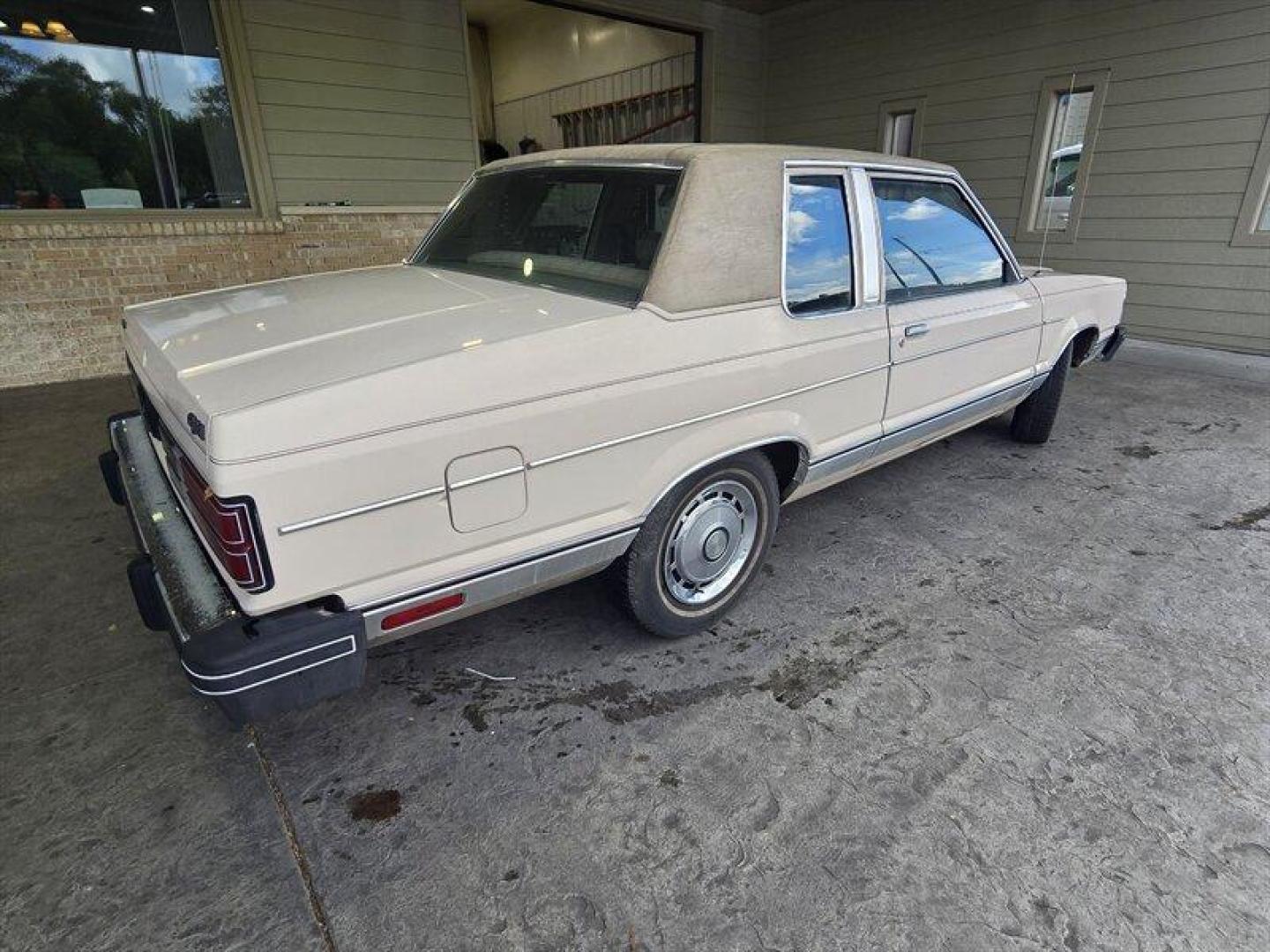 1981 Tan Ford Grenada (1FABP26D3BG) with an 4.2 engine, located at 25355 Eames Street, Channahon, IL, 60410, (815) 467-1807, 41.429108, -88.228432 - Step back in time with this vintage 1981 Ford Grenada! Powered by a trusty 4.2-liter engine, this beauty is a blast from the past with features straight out of the factory. Picture yourself cruising down the road in style with its classic design and retro vibes. Now, let's talk about the factory de - Photo#3
