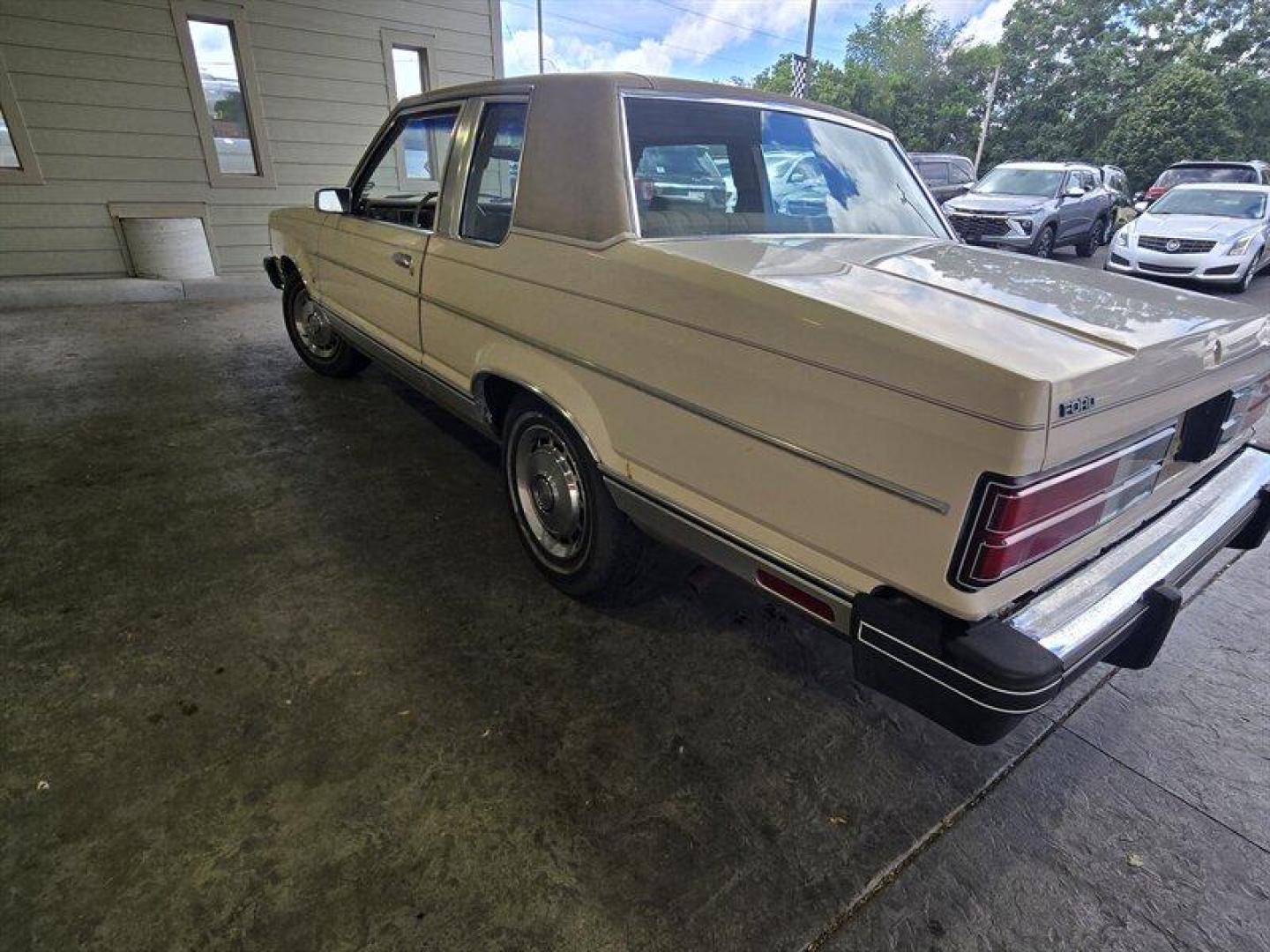 1981 Tan Ford Grenada (1FABP26D3BG) with an 4.2 engine, located at 25355 Eames Street, Channahon, IL, 60410, (815) 467-1807, 41.429108, -88.228432 - Step back in time with this vintage 1981 Ford Grenada! Powered by a trusty 4.2-liter engine, this beauty is a blast from the past with features straight out of the factory. Picture yourself cruising down the road in style with its classic design and retro vibes. Now, let's talk about the factory de - Photo#8