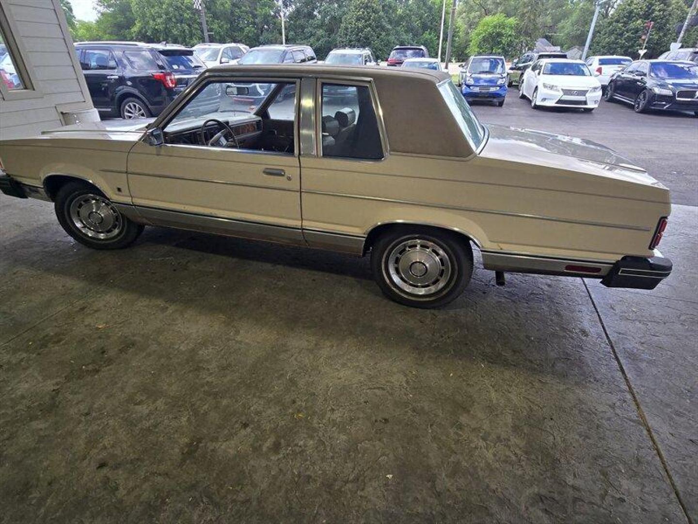 1981 Tan Ford Grenada (1FABP26D3BG) with an 4.2 engine, located at 25355 Eames Street, Channahon, IL, 60410, (815) 467-1807, 41.429108, -88.228432 - Step back in time with this vintage 1981 Ford Grenada! Powered by a trusty 4.2-liter engine, this beauty is a blast from the past with features straight out of the factory. Picture yourself cruising down the road in style with its classic design and retro vibes. Now, let's talk about the factory de - Photo#9
