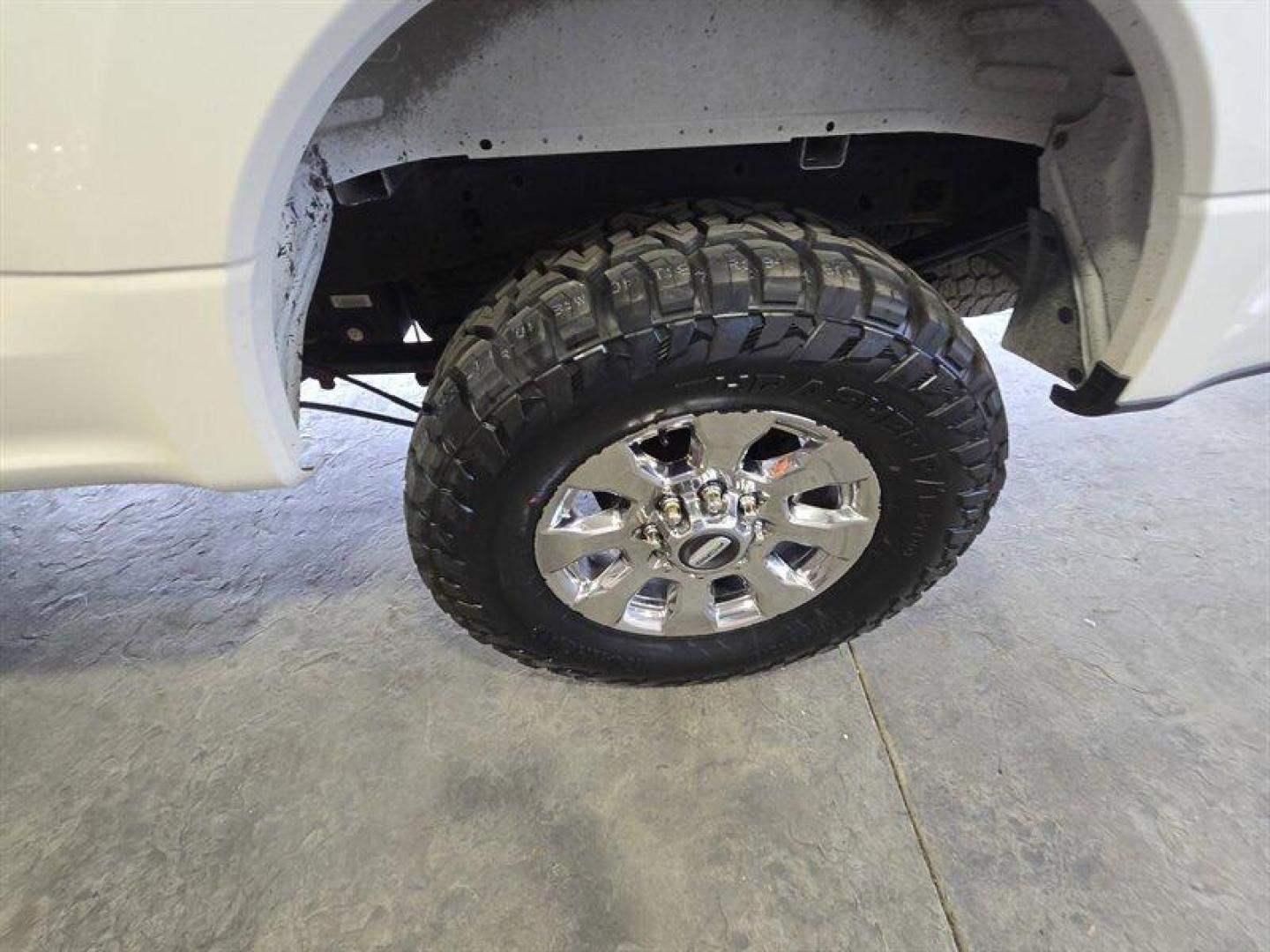 2017 Oxford White Ford F-250 Lariat (1FT7W2BT5HE) with an Power Stroke 6.7L Biodiesel Turbo V8 440hp 925ft. engine, Automatic transmission, located at 25355 Eames Street, Channahon, IL, 60410, (815) 467-1807, 41.429108, -88.228432 - Unleash the power of the 2017 Ford F-250 Super Duty Lariat, a beast on wheels that refuses to be tamed. This monster is equipped with a mighty Power Stroke 6.7L Biodiesel Turbo V8 engine, churning out a jaw-dropping 440hp and a monstrous 925ft. of torque. Straight from the factory, this bad boy co - Photo#23