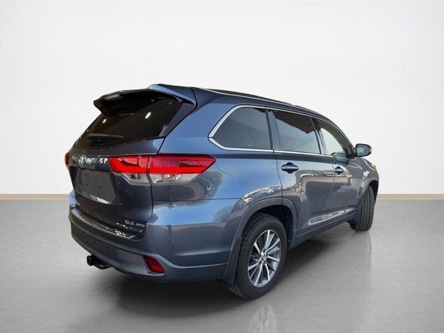 2019 Shoreline Blue Pearl Toyota Highlander XLE (5TDJZRFH0KS) with an 3.5L V6 295hp 263ft. lbs. engine, Automatic transmission, located at 25355 Eames Street, Channahon, IL, 60410, (815) 467-1807, 41.429108, -88.228432 - Behold the magnificent 2019 Toyota Highlander XLE, a vehicle that exudes power, elegance, and unparalleled performance. This exceptional SUV is equipped with a robust 3.5L V6 engine, boasting an impressive 295 horsepower and 263 ft. lbs. of torque, ensuring a thrilling driving experience with every - Photo#2