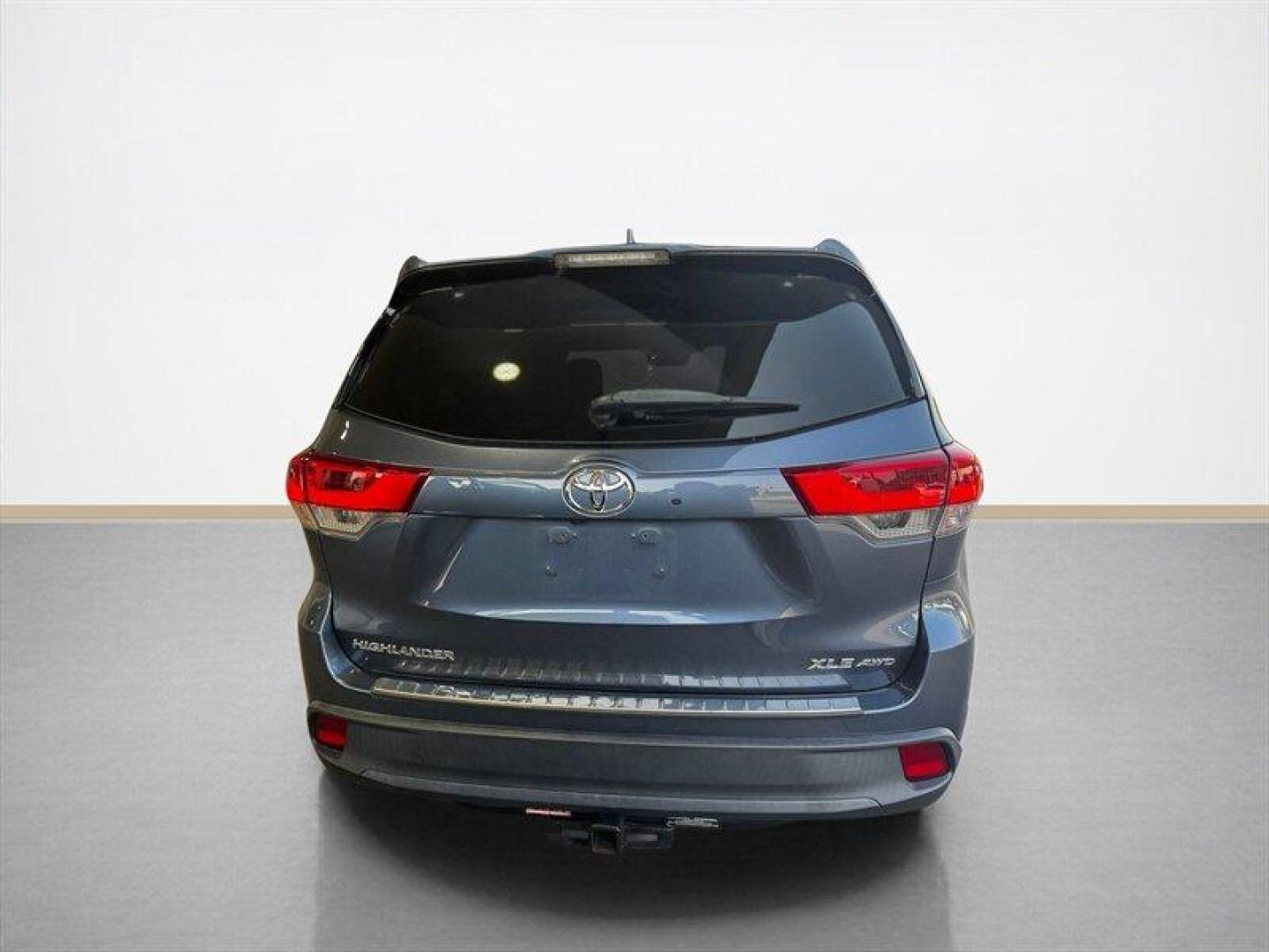 2019 Shoreline Blue Pearl Toyota Highlander XLE (5TDJZRFH0KS) with an 3.5L V6 295hp 263ft. lbs. engine, Automatic transmission, located at 25355 Eames Street, Channahon, IL, 60410, (815) 467-1807, 41.429108, -88.228432 - Behold the magnificent 2019 Toyota Highlander XLE, a vehicle that exudes power, elegance, and unparalleled performance. This exceptional SUV is equipped with a robust 3.5L V6 engine, boasting an impressive 295 horsepower and 263 ft. lbs. of torque, ensuring a thrilling driving experience with every - Photo#3