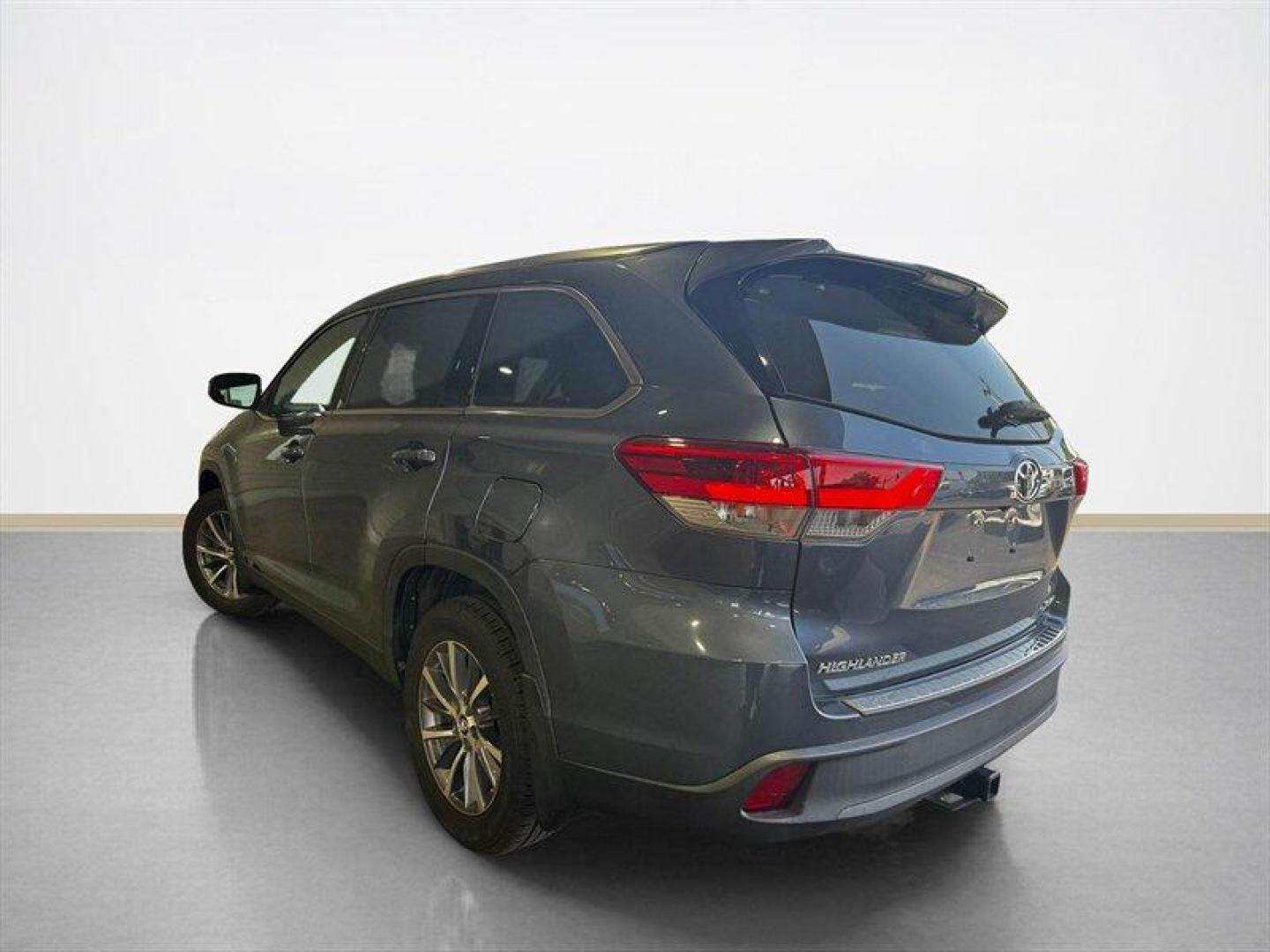 2019 Shoreline Blue Pearl Toyota Highlander XLE (5TDJZRFH0KS) with an 3.5L V6 295hp 263ft. lbs. engine, Automatic transmission, located at 25355 Eames Street, Channahon, IL, 60410, (815) 467-1807, 41.429108, -88.228432 - Behold the magnificent 2019 Toyota Highlander XLE, a vehicle that exudes power, elegance, and unparalleled performance. This exceptional SUV is equipped with a robust 3.5L V6 engine, boasting an impressive 295 horsepower and 263 ft. lbs. of torque, ensuring a thrilling driving experience with every - Photo#4