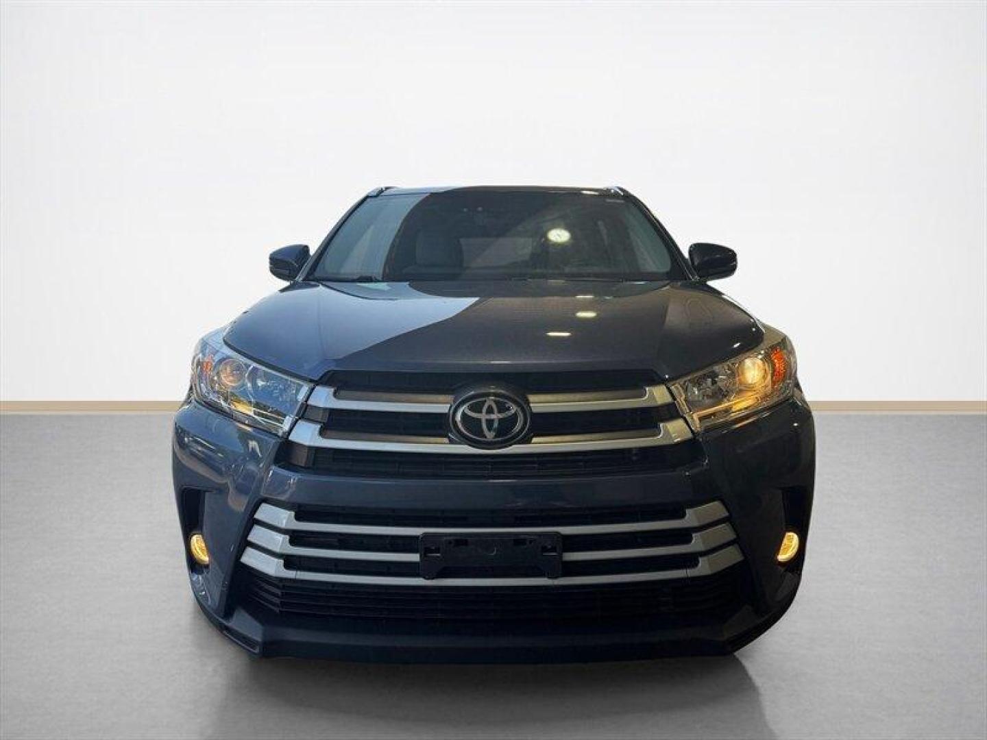 2019 Shoreline Blue Pearl Toyota Highlander XLE (5TDJZRFH0KS) with an 3.5L V6 295hp 263ft. lbs. engine, Automatic transmission, located at 25355 Eames Street, Channahon, IL, 60410, (815) 467-1807, 41.429108, -88.228432 - Behold the magnificent 2019 Toyota Highlander XLE, a vehicle that exudes power, elegance, and unparalleled performance. This exceptional SUV is equipped with a robust 3.5L V6 engine, boasting an impressive 295 horsepower and 263 ft. lbs. of torque, ensuring a thrilling driving experience with every - Photo#7
