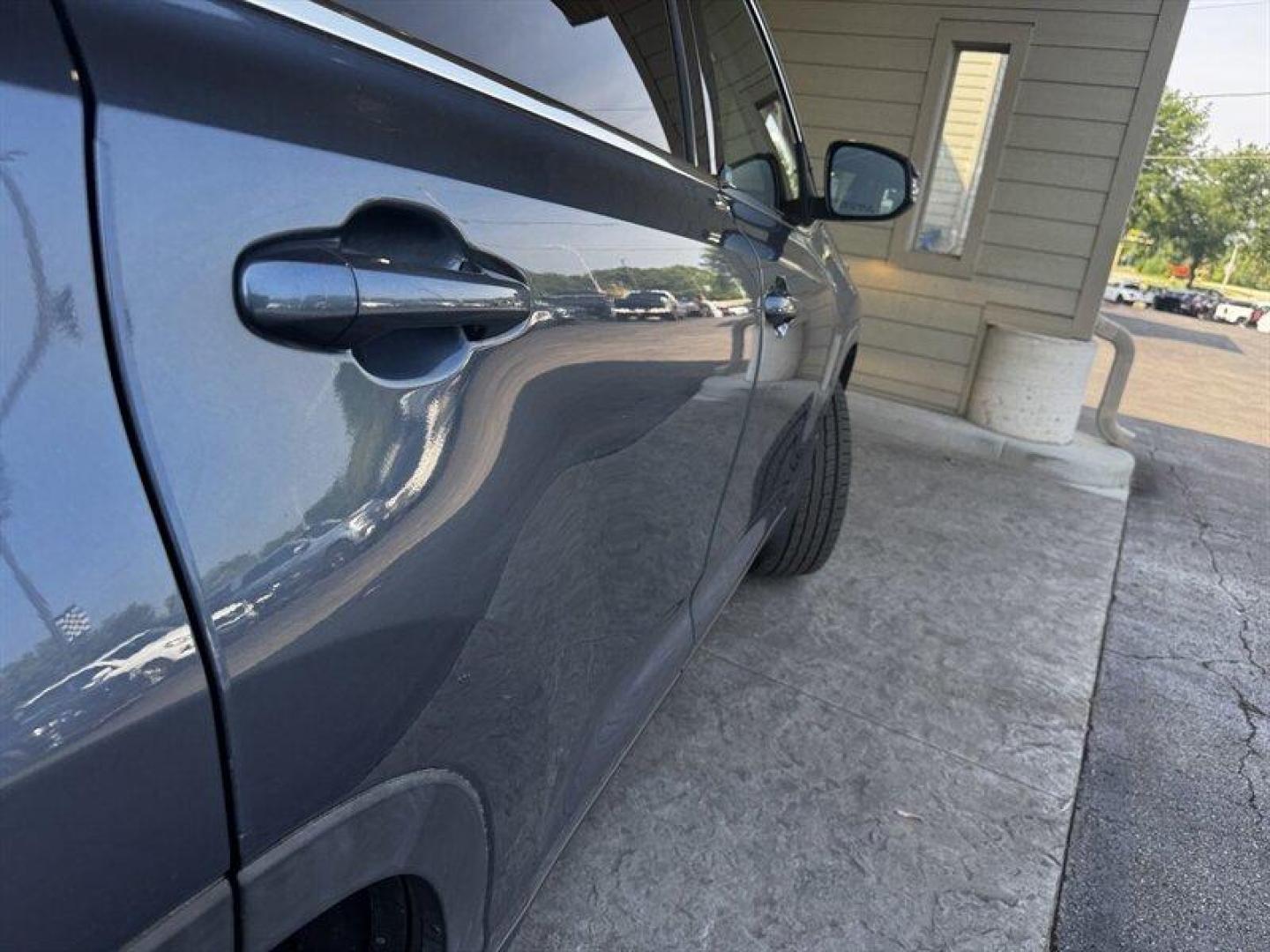 2019 Shoreline Blue Pearl Toyota Highlander XLE (5TDJZRFH0KS) with an 3.5L V6 295hp 263ft. lbs. engine, Automatic transmission, located at 25355 Eames Street, Channahon, IL, 60410, (815) 467-1807, 41.429108, -88.228432 - Behold the magnificent 2019 Toyota Highlander XLE, a vehicle that exudes power, elegance, and unparalleled performance. This exceptional SUV is equipped with a robust 3.5L V6 engine, boasting an impressive 295 horsepower and 263 ft. lbs. of torque, ensuring a thrilling driving experience with every - Photo#9