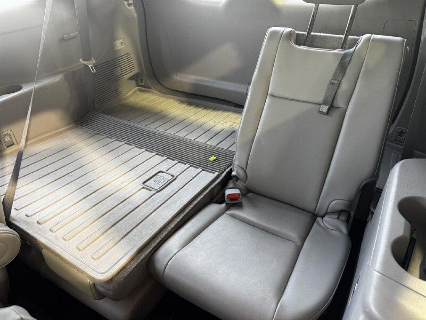 2019 Shoreline Blue Pearl Toyota Highlander XLE (5TDJZRFH0KS) with an 3.5L V6 295hp 263ft. lbs. engine, Automatic transmission, located at 25355 Eames Street, Channahon, IL, 60410, (815) 467-1807, 41.429108, -88.228432 - Behold the magnificent 2019 Toyota Highlander XLE, a vehicle that exudes power, elegance, and unparalleled performance. This exceptional SUV is equipped with a robust 3.5L V6 engine, boasting an impressive 295 horsepower and 263 ft. lbs. of torque, ensuring a thrilling driving experience with every - Photo#14