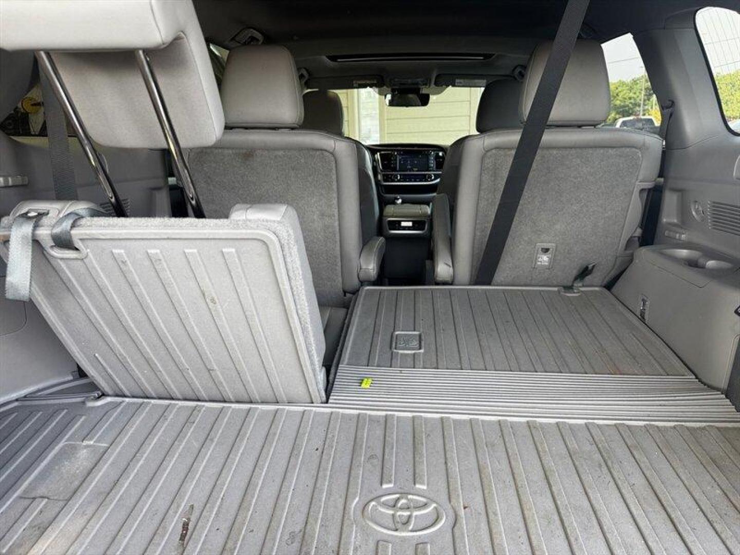 2019 Shoreline Blue Pearl Toyota Highlander XLE (5TDJZRFH0KS) with an 3.5L V6 295hp 263ft. lbs. engine, Automatic transmission, located at 25355 Eames Street, Channahon, IL, 60410, (815) 467-1807, 41.429108, -88.228432 - Behold the magnificent 2019 Toyota Highlander XLE, a vehicle that exudes power, elegance, and unparalleled performance. This exceptional SUV is equipped with a robust 3.5L V6 engine, boasting an impressive 295 horsepower and 263 ft. lbs. of torque, ensuring a thrilling driving experience with every - Photo#15