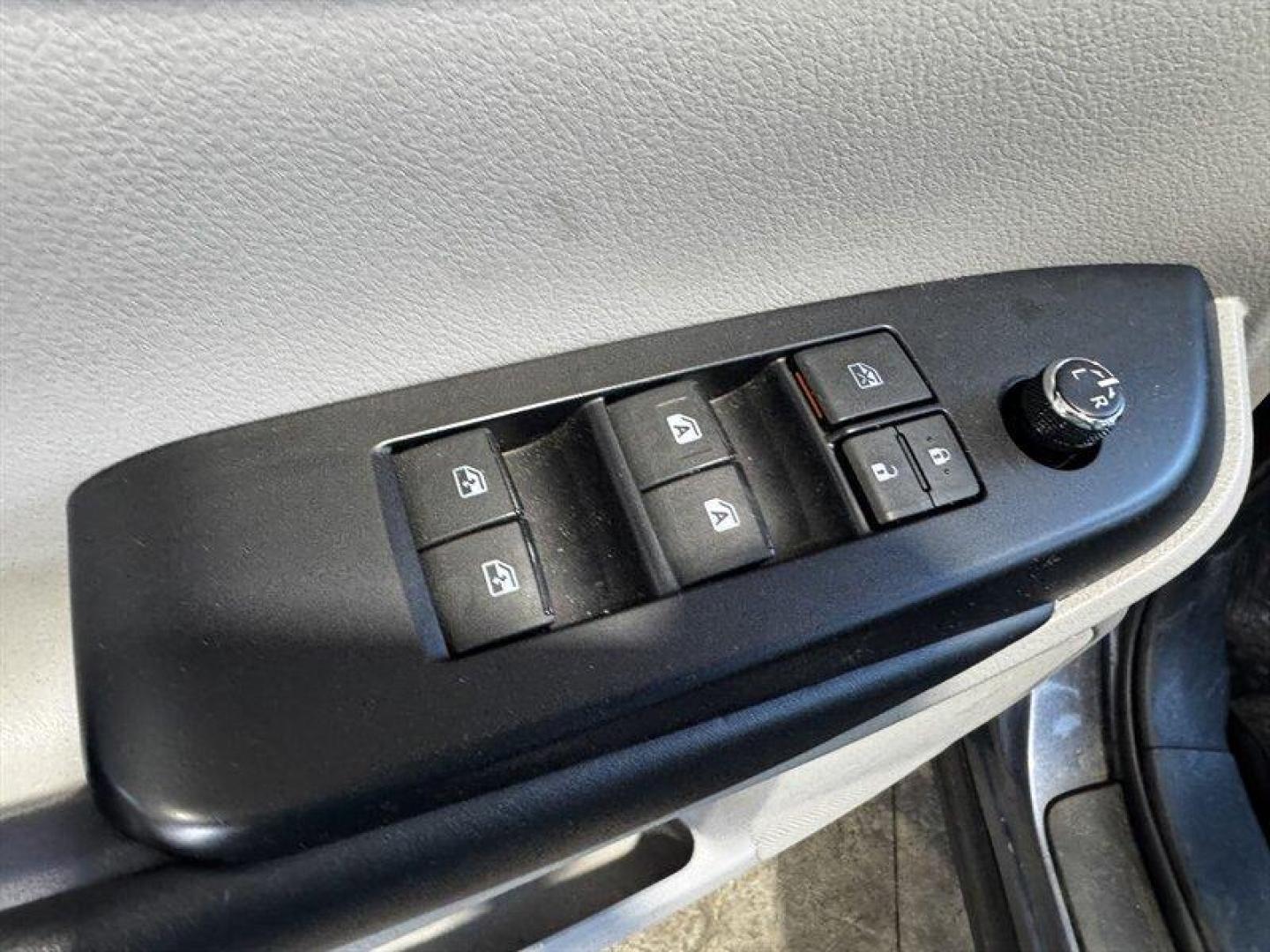2019 Shoreline Blue Pearl Toyota Highlander XLE (5TDJZRFH0KS) with an 3.5L V6 295hp 263ft. lbs. engine, Automatic transmission, located at 25355 Eames Street, Channahon, IL, 60410, (815) 467-1807, 41.429108, -88.228432 - Behold the magnificent 2019 Toyota Highlander XLE, a vehicle that exudes power, elegance, and unparalleled performance. This exceptional SUV is equipped with a robust 3.5L V6 engine, boasting an impressive 295 horsepower and 263 ft. lbs. of torque, ensuring a thrilling driving experience with every - Photo#19