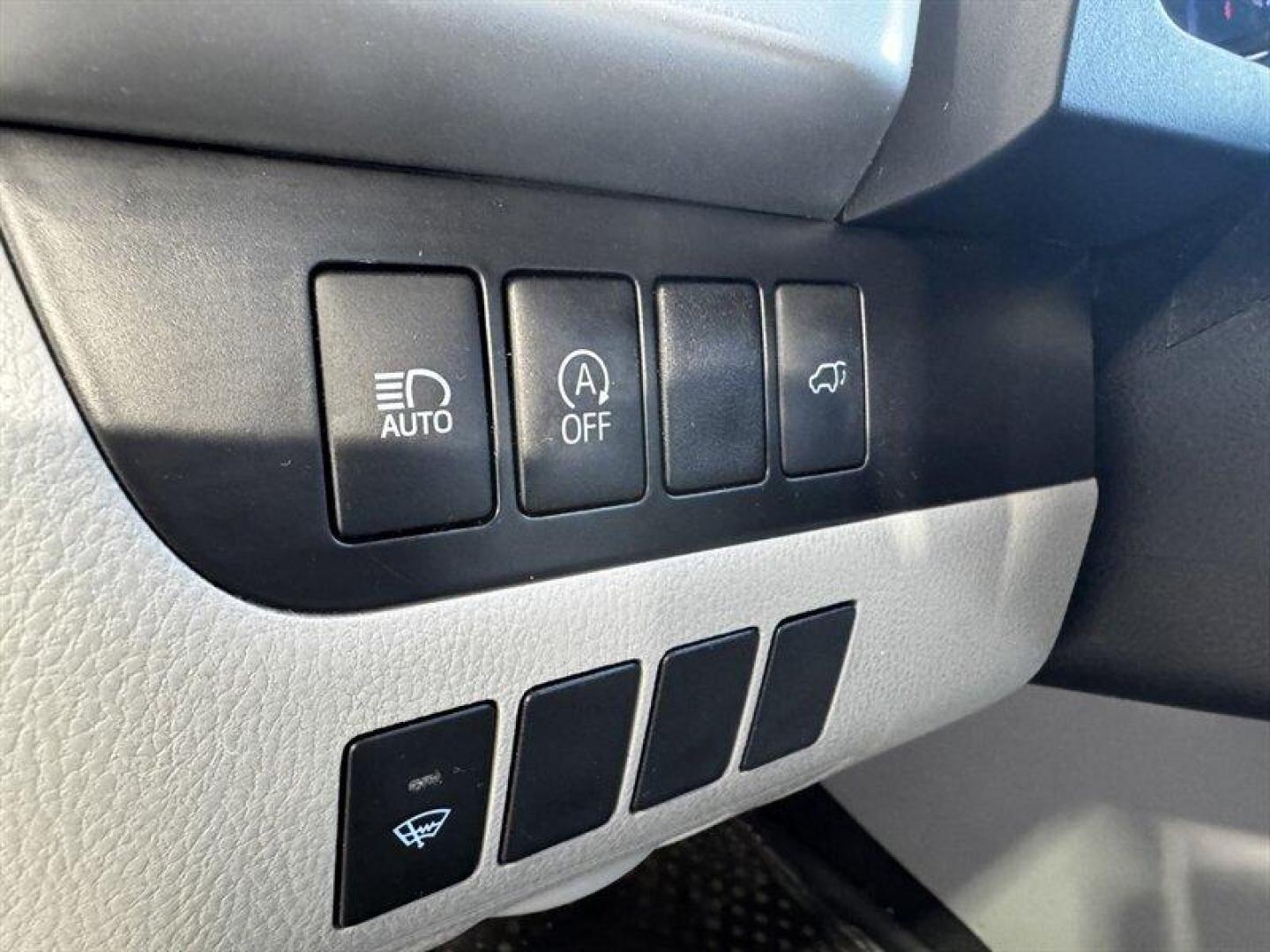 2019 Shoreline Blue Pearl Toyota Highlander XLE (5TDJZRFH0KS) with an 3.5L V6 295hp 263ft. lbs. engine, Automatic transmission, located at 25355 Eames Street, Channahon, IL, 60410, (815) 467-1807, 41.429108, -88.228432 - Behold the magnificent 2019 Toyota Highlander XLE, a vehicle that exudes power, elegance, and unparalleled performance. This exceptional SUV is equipped with a robust 3.5L V6 engine, boasting an impressive 295 horsepower and 263 ft. lbs. of torque, ensuring a thrilling driving experience with every - Photo#21