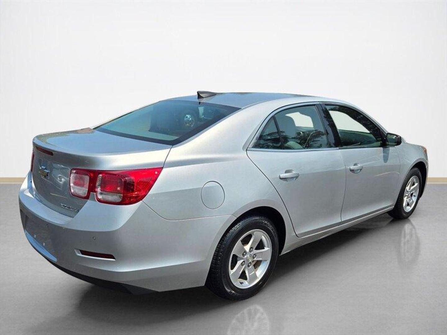 2016 Silver Ice Metallic Chevrolet Malibu Limited 1FL (1G11A5SAXGU) with an 2.5L I4 197hp 192ft. lbs. engine, Automatic transmission, located at 25355 Eames Street, Channahon, IL, 60410, (815) 467-1807, 41.429108, -88.228432 - ** TRADE IN WHOLESALE SPECIAL SOLD AS-IS, HAS BODY DAMAGE, ABS AND TRACTION LIGHT ON. ** This 2016 Chevrolet Malibu Limited 1FL comes equipped with a reliable 2.5L I4 engine that delivers 197hp and 192ft. lbs. of torque. The factory default features of this sedan include a spacious and comfortable J - Photo#3