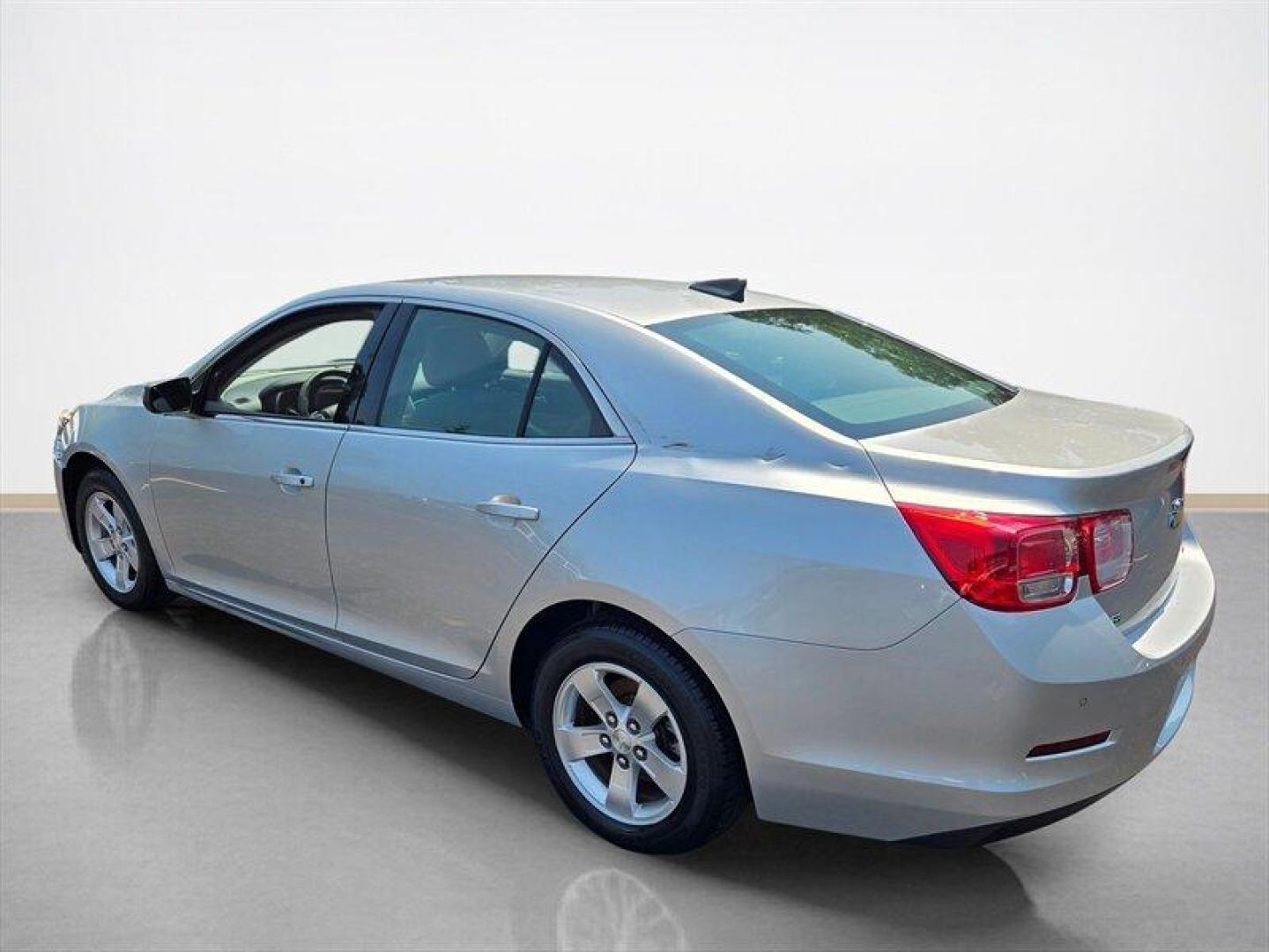 2016 Silver Ice Metallic Chevrolet Malibu Limited 1FL (1G11A5SAXGU) with an 2.5L I4 197hp 192ft. lbs. engine, Automatic transmission, located at 25355 Eames Street, Channahon, IL, 60410, (815) 467-1807, 41.429108, -88.228432 - ** TRADE IN WHOLESALE SPECIAL SOLD AS-IS, HAS BODY DAMAGE, ABS AND TRACTION LIGHT ON. ** This 2016 Chevrolet Malibu Limited 1FL comes equipped with a reliable 2.5L I4 engine that delivers 197hp and 192ft. lbs. of torque. The factory default features of this sedan include a spacious and comfortable J - Photo#5