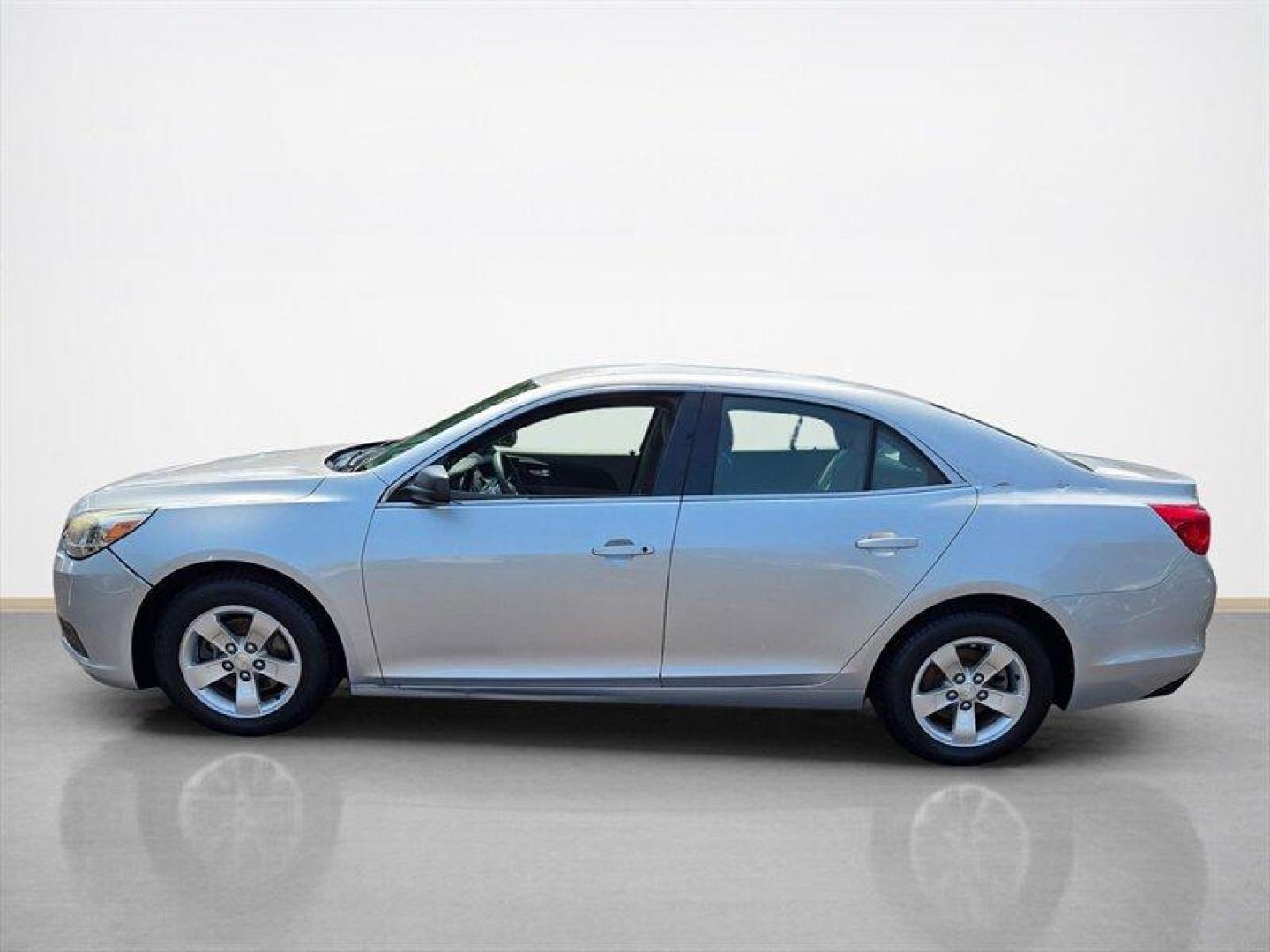 2016 Silver Ice Metallic Chevrolet Malibu Limited 1FL (1G11A5SAXGU) with an 2.5L I4 197hp 192ft. lbs. engine, Automatic transmission, located at 25355 Eames Street, Channahon, IL, 60410, (815) 467-1807, 41.429108, -88.228432 - ** TRADE IN WHOLESALE SPECIAL SOLD AS-IS, HAS BODY DAMAGE, ABS AND TRACTION LIGHT ON. ** This 2016 Chevrolet Malibu Limited 1FL comes equipped with a reliable 2.5L I4 engine that delivers 197hp and 192ft. lbs. of torque. The factory default features of this sedan include a spacious and comfortable J - Photo#6