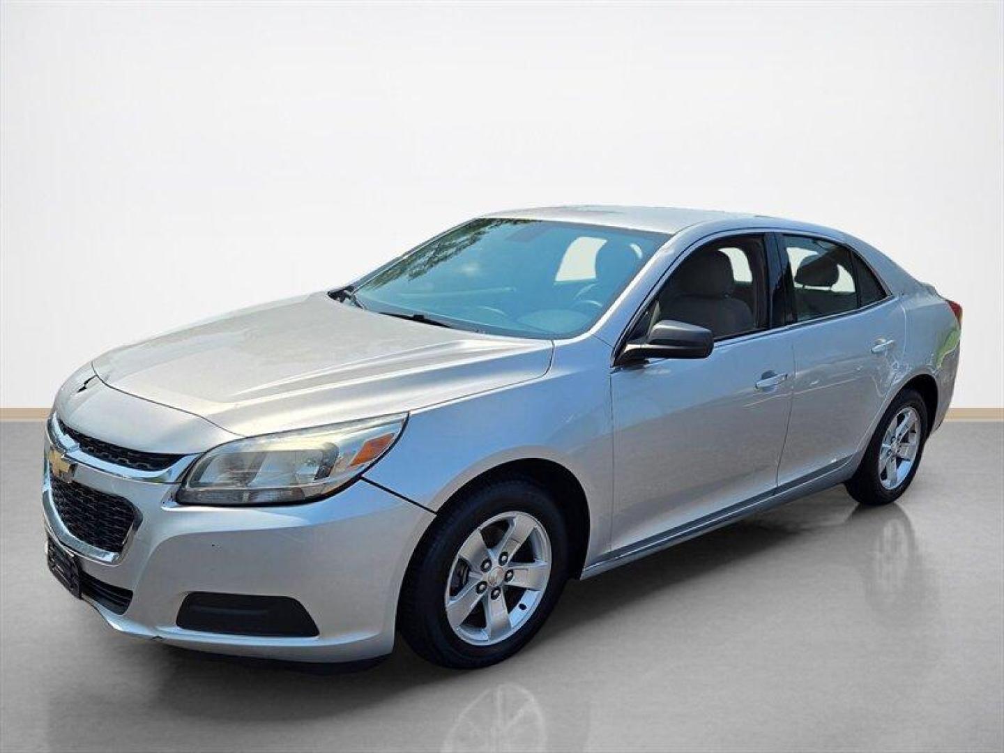 2016 Silver Ice Metallic Chevrolet Malibu Limited 1FL (1G11A5SAXGU) with an 2.5L I4 197hp 192ft. lbs. engine, Automatic transmission, located at 25355 Eames Street, Channahon, IL, 60410, (815) 467-1807, 41.429108, -88.228432 - ** TRADE IN WHOLESALE SPECIAL SOLD AS-IS, HAS BODY DAMAGE, ABS AND TRACTION LIGHT ON. ** This 2016 Chevrolet Malibu Limited 1FL comes equipped with a reliable 2.5L I4 engine that delivers 197hp and 192ft. lbs. of torque. The factory default features of this sedan include a spacious and comfortable J - Photo#7