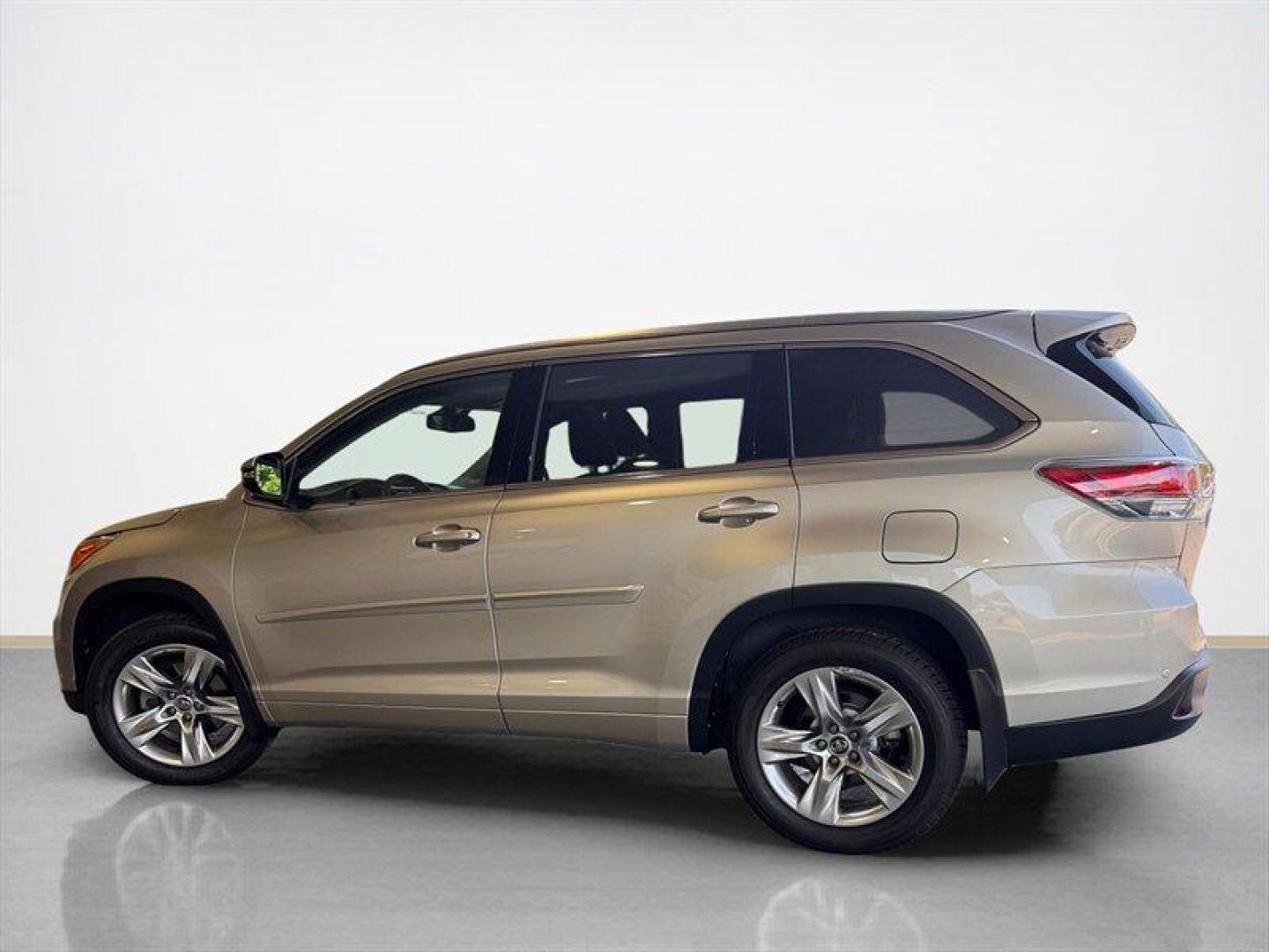 2016 Creme Brulee Mica Toyota Highlander Limited (5TDDKRFH5GS) with an 3.5L V6 270hp 248ft. lbs. engine, Automatic transmission, located at 25355 Eames Street, Channahon, IL, 60410, (815) 467-1807, 41.429108, -88.228432 - Get ready to elevate your driving experience with the stunning 2016 Toyota Highlander Limited in the elegant Creme Brulee Mica exterior color and luxurious Almond interior. Powered by a robust 3.5L V6 engine producing 270hp and 248ft. lbs. of torque, this SUV is ready to take on any adventure with s - Photo#6