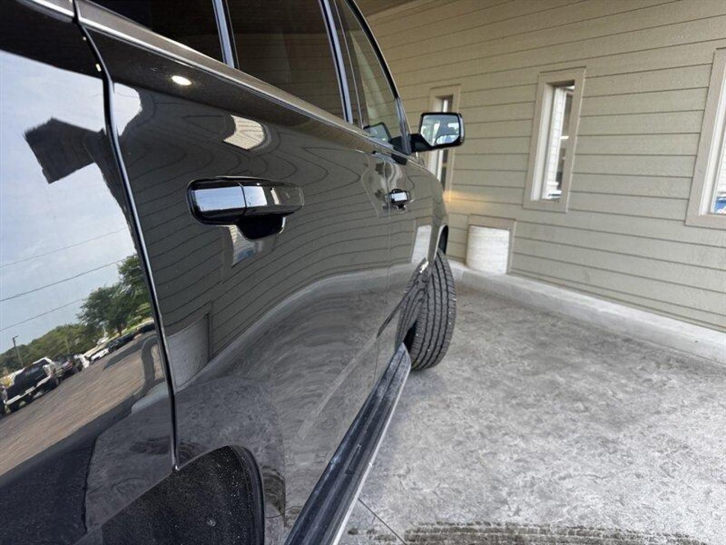 2017 Onyx Black GMC Yukon SLE (1GKS2AKC9HR) with an EcoTec3 5.3L Flex Fuel V8 355hp 383ft. lbs. engine, Automatic transmission, located at 25355 Eames Street, Channahon, IL, 60410, (815) 467-1807, 41.429108, -88.228432 - Behold the 2017 GMC Yukon SLE, a beast on wheels ready to conquer the roads with its EcoTec3 5.3L Flex Fuel V8 engine, pumping out a mighty 355hp and 383ft. lbs. of torque. This bad boy comes in sleek Black on the outside, matching its bold and luxurious Black interior. Straight outta the factory, - Photo#11