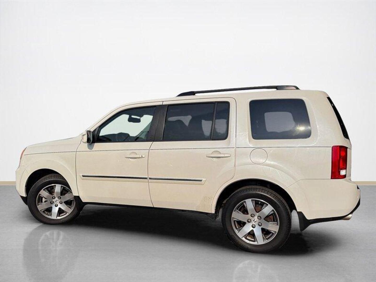 2014 White Diamond Pearl Honda Pilot Touring (5FNYF4H97EB) with an 3.5L V6 250hp 253ft. lbs. engine, Automatic transmission, located at 25355 Eames Street, Channahon, IL, 60410, (815) 467-1807, 41.429108, -88.228432 - Get behind the wheel of this powerhouse - the 2014 Honda Pilot Touring in White Diamond Pearl. With a commanding 3.5L V6 engine delivering an impressive 250hp and 253ft. lbs. of torque, you'll feel the thrill of the road like never before. The sleek exterior is beautifully complemented by the luxuri - Photo#5