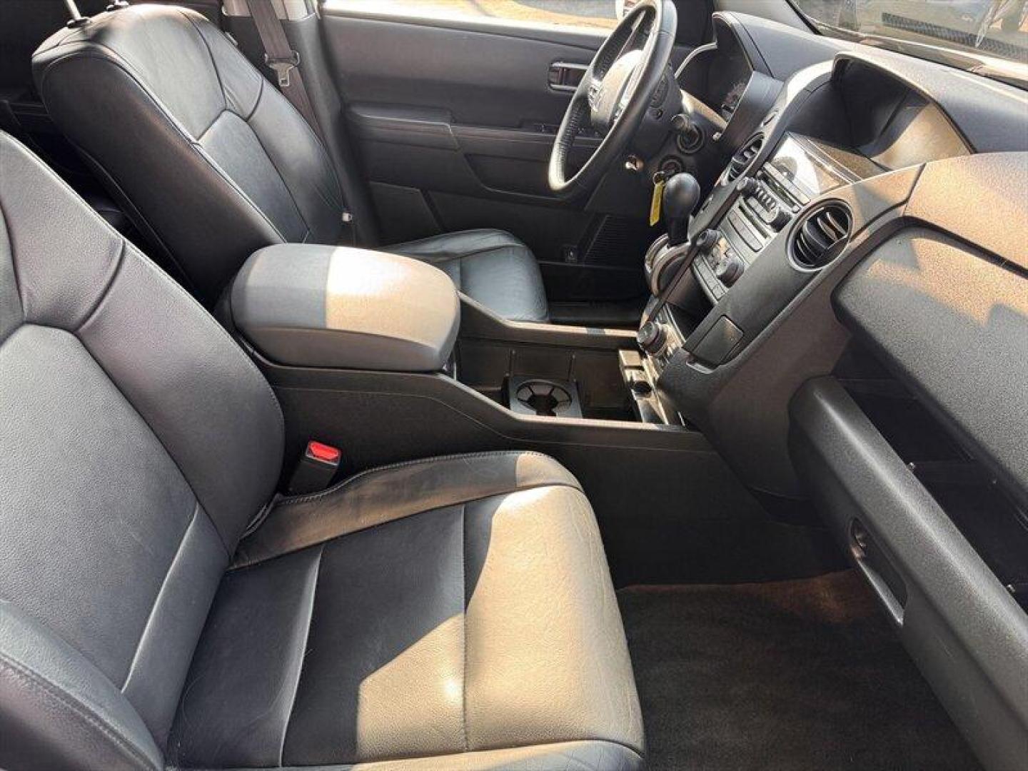 2014 White Diamond Pearl Honda Pilot Touring (5FNYF4H97EB) with an 3.5L V6 250hp 253ft. lbs. engine, Automatic transmission, located at 25355 Eames Street, Channahon, IL, 60410, (815) 467-1807, 41.429108, -88.228432 - Get behind the wheel of this powerhouse - the 2014 Honda Pilot Touring in White Diamond Pearl. With a commanding 3.5L V6 engine delivering an impressive 250hp and 253ft. lbs. of torque, you'll feel the thrill of the road like never before. The sleek exterior is beautifully complemented by the luxuri - Photo#11