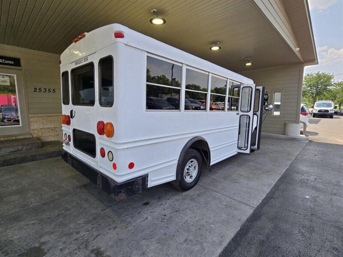 2008 White Chevrolet Express Work Van Cutaway (1GBHG31CX81) with an 4.8 engine, Automatic transmission, located at 25355 Eames Street, Channahon, IL, 60410, (815) 467-1807, 41.429108, -88.228432 - This 2008 Chevrolet Express Bus is a reliable and spacious vehicle with low mileage, averaging less than 3,000 miles per year. As a factory default, this bus comes equipped with a powerful V8 engine that provides smooth acceleration and excellent towing capabilities. The interior features comfortabl - Photo#1