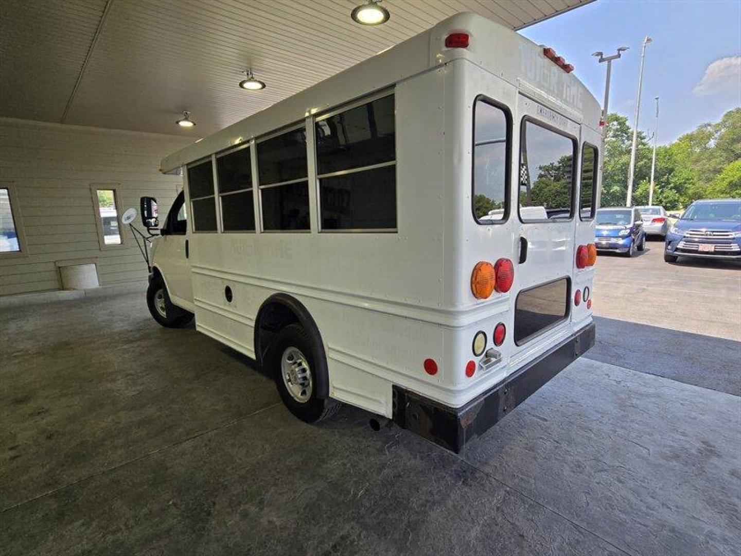 2008 White Chevrolet Express Work Van Cutaway (1GBHG31CX81) with an 4.8 engine, Automatic transmission, located at 25355 Eames Street, Channahon, IL, 60410, (815) 467-1807, 41.429108, -88.228432 - This 2008 Chevrolet Express Bus is a reliable and spacious vehicle with low mileage, averaging less than 3,000 miles per year. As a factory default, this bus comes equipped with a powerful V8 engine that provides smooth acceleration and excellent towing capabilities. The interior features comfortabl - Photo#4
