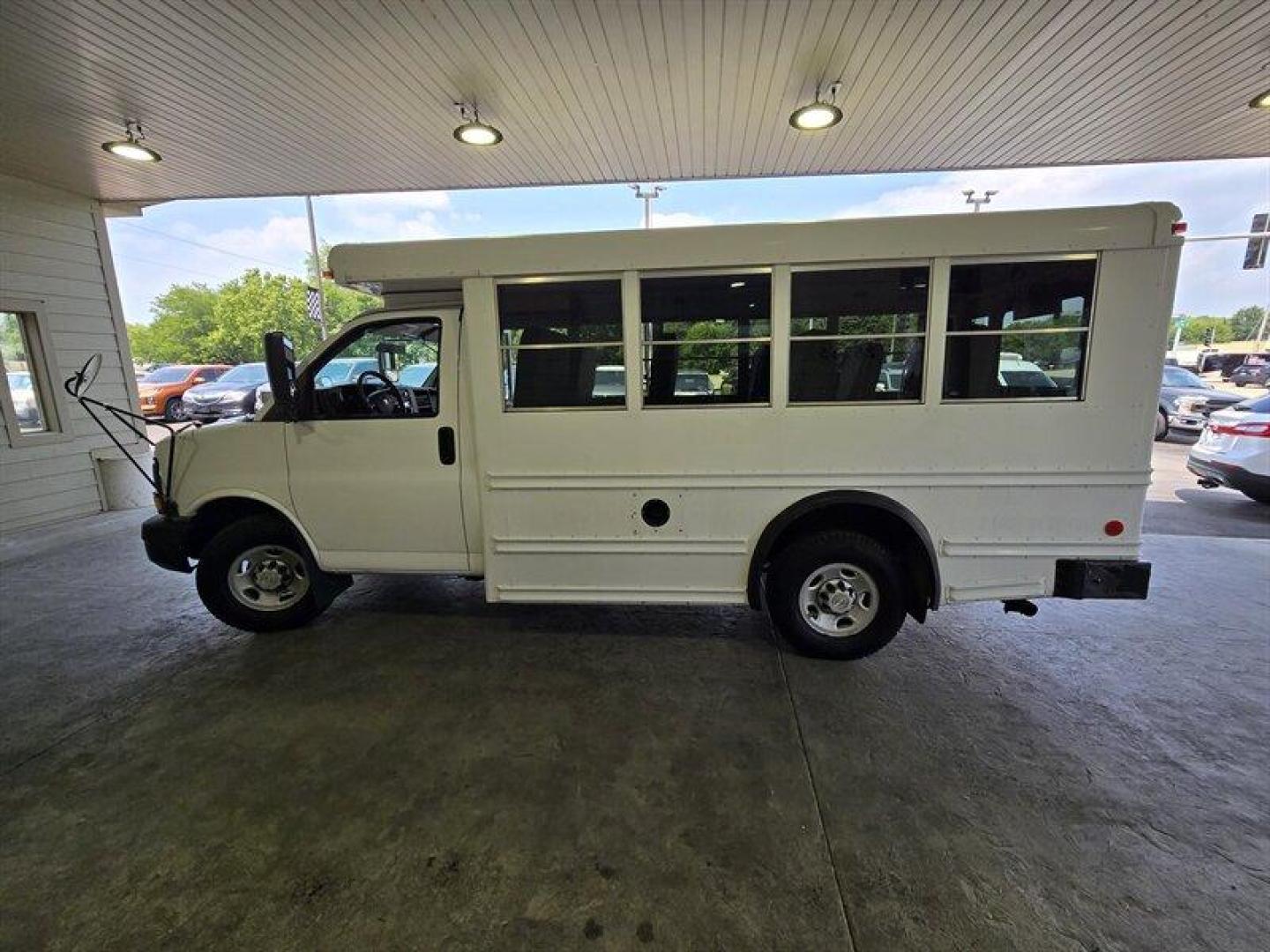 2008 White Chevrolet Express Work Van Cutaway (1GBHG31CX81) with an 4.8 engine, Automatic transmission, located at 25355 Eames Street, Channahon, IL, 60410, (815) 467-1807, 41.429108, -88.228432 - This 2008 Chevrolet Express Bus is a reliable and spacious vehicle with low mileage, averaging less than 3,000 miles per year. As a factory default, this bus comes equipped with a powerful V8 engine that provides smooth acceleration and excellent towing capabilities. The interior features comfortabl - Photo#6