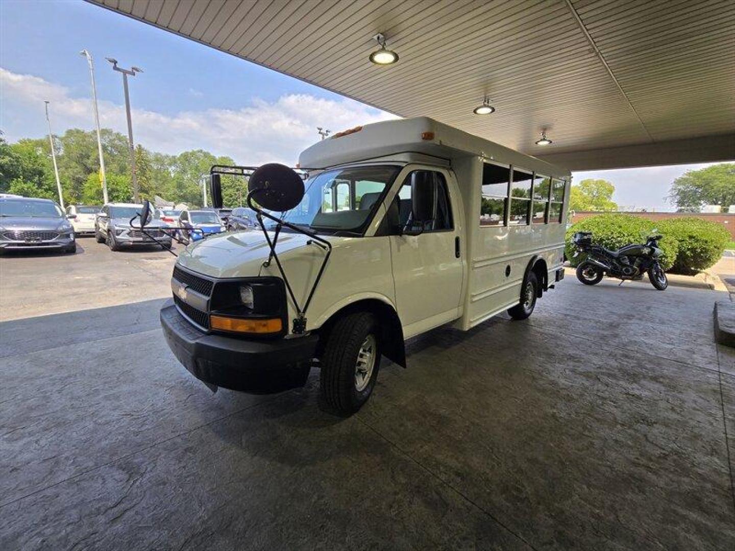 2008 White Chevrolet Express Work Van Cutaway (1GBHG31CX81) with an 4.8 engine, Automatic transmission, located at 25355 Eames Street, Channahon, IL, 60410, (815) 467-1807, 41.429108, -88.228432 - This 2008 Chevrolet Express Bus is a reliable and spacious vehicle with low mileage, averaging less than 3,000 miles per year. As a factory default, this bus comes equipped with a powerful V8 engine that provides smooth acceleration and excellent towing capabilities. The interior features comfortabl - Photo#7