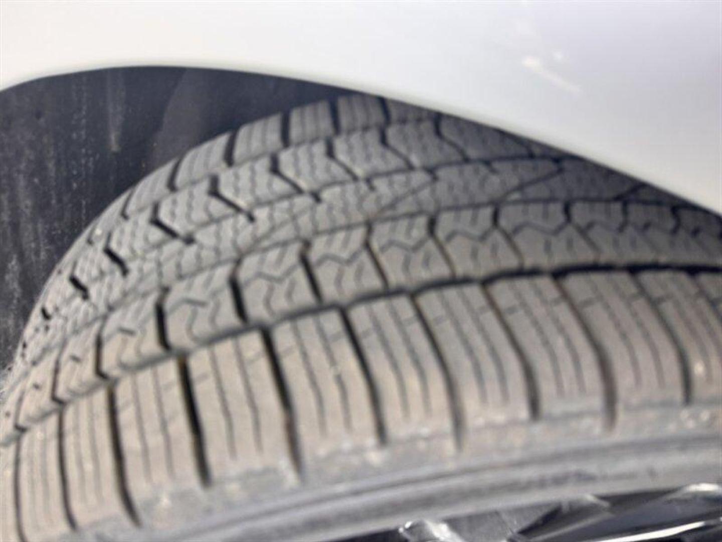 2019 White Platinum Tri-Coat Lincoln MKZ Hybrid Hybrid Reserve (3LN6L5MU2KR) with an 2.0 engine, Automatic transmission, located at 25355 Eames Street, Channahon, IL, 60410, (815) 467-1807, 41.429108, -88.228432 - Introducing the sophisticated and eco-friendly 2019 Lincoln MKZ Hybrid Reserve II. Equipped with a powerful 2.0-liter engine, this luxury sedan offers a seamless blend of performance and efficiency. The factory default features of the Lincoln MKZ Hybrid Reserve II are designed to elevate your drivi - Photo#13