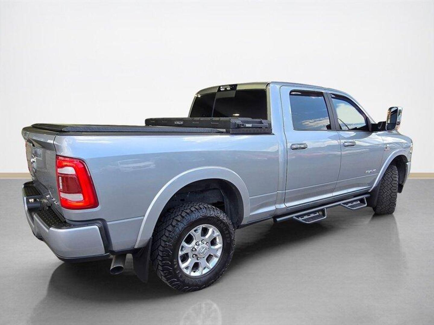2022 Billet Silver Metallic Clear Coat RAM 2500 Laramie (3C6UR5FL5NG) with an Cummins 6.7L Diesel Turbo I6 370hp 850ft. lbs. engine, Automatic transmission, located at 25355 Eames Street, Channahon, IL, 60410, (815) 467-1807, 41.429108, -88.228432 - Introducing the robust 2022 RAM 2500 Laramie, equipped with a formidable Cummins 6.7L Diesel Turbo I6 engine delivering 370hp and an impressive 850ft. lbs. of torque. This truck boasts a striking exterior combination of Diamond Black Crystal Pearl Coat and Billet Silver Metallic Clear Coat, compleme - Photo#2